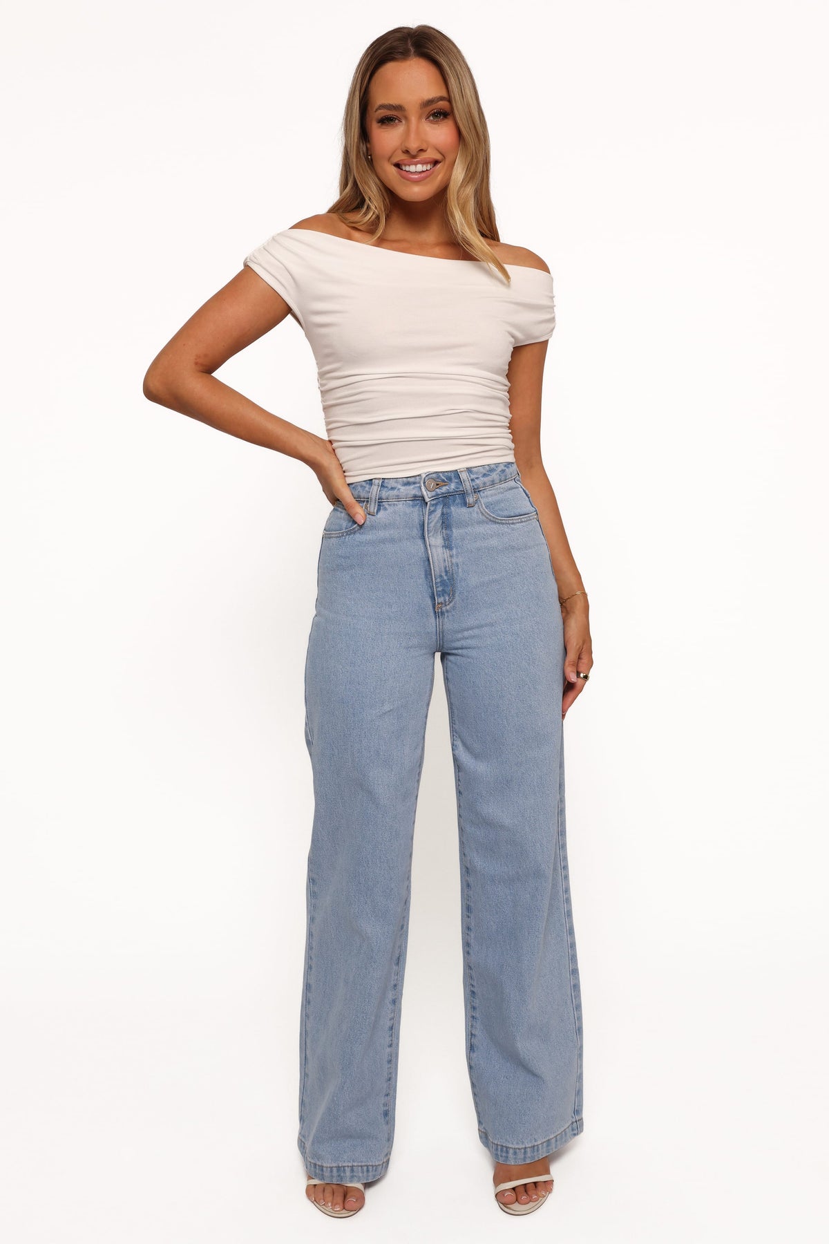 Abrand 94 High Wide Jeans in Kendall – view 1 of 5