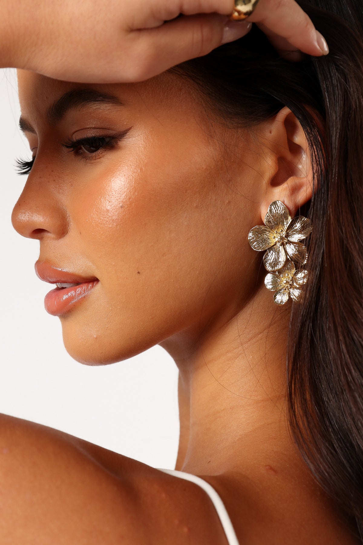 Alexa Flower Earrings in Gold – view 4 of 5