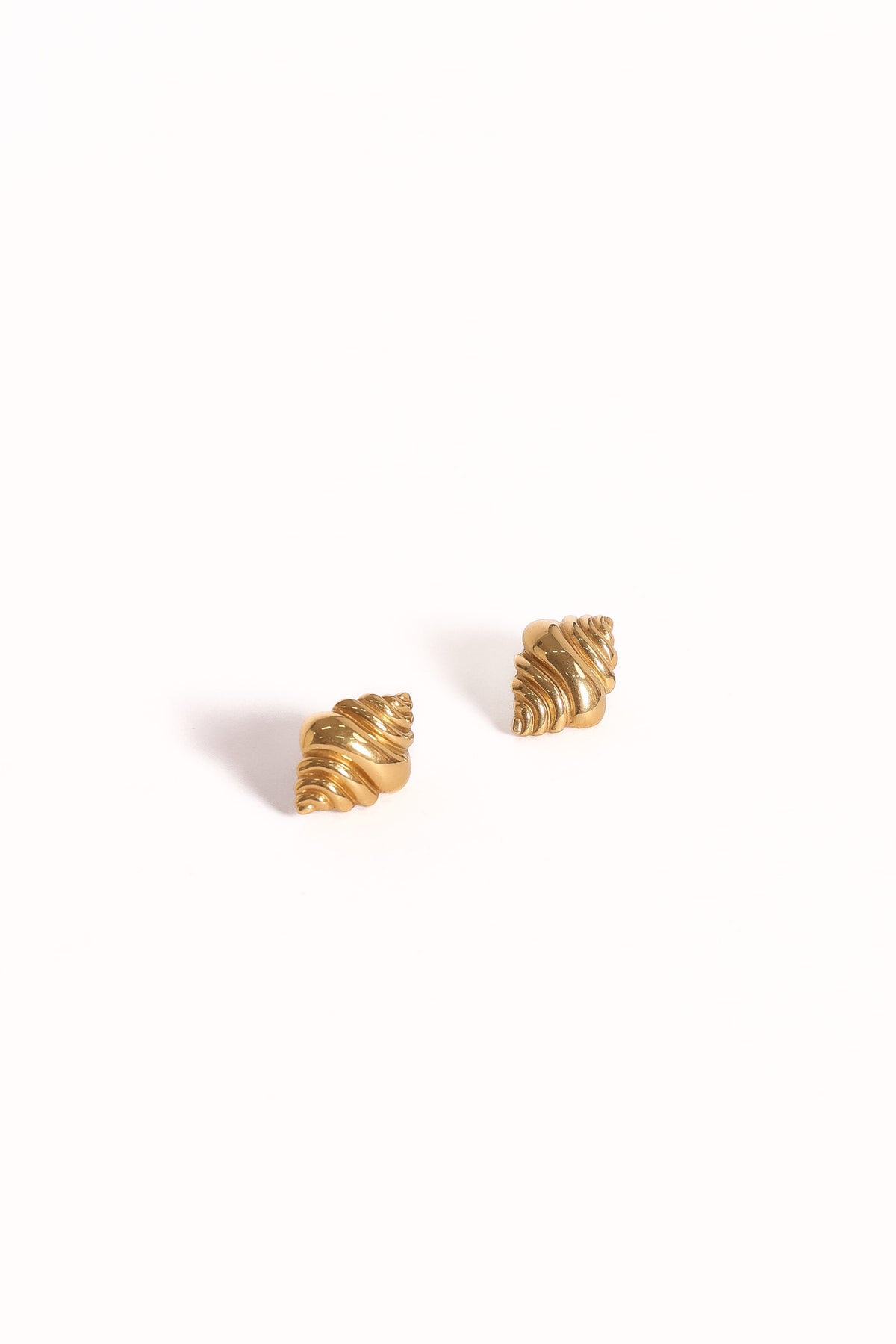 Bermuda Earrings in Gold – view 3 of 4