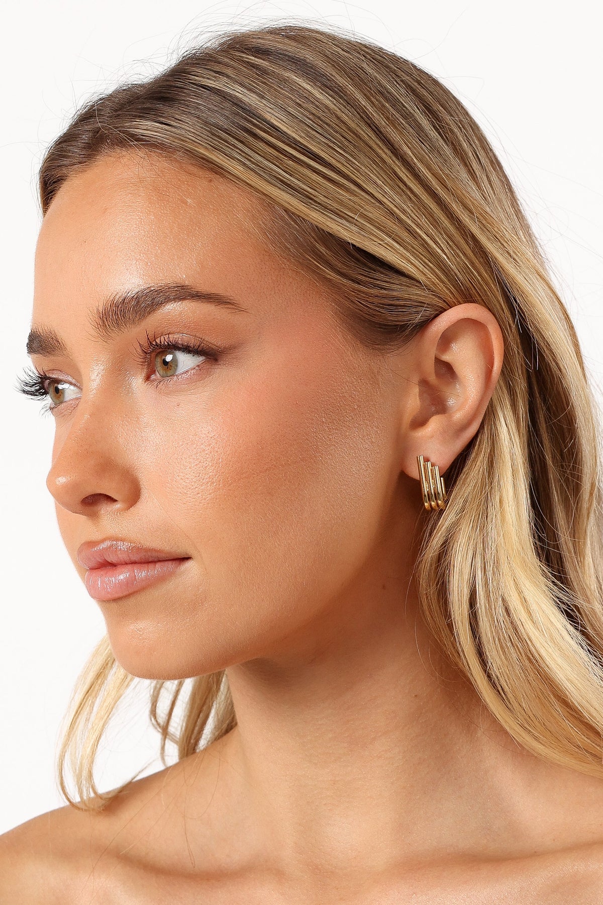 Emily Earrings in Gold – view 3 of 4