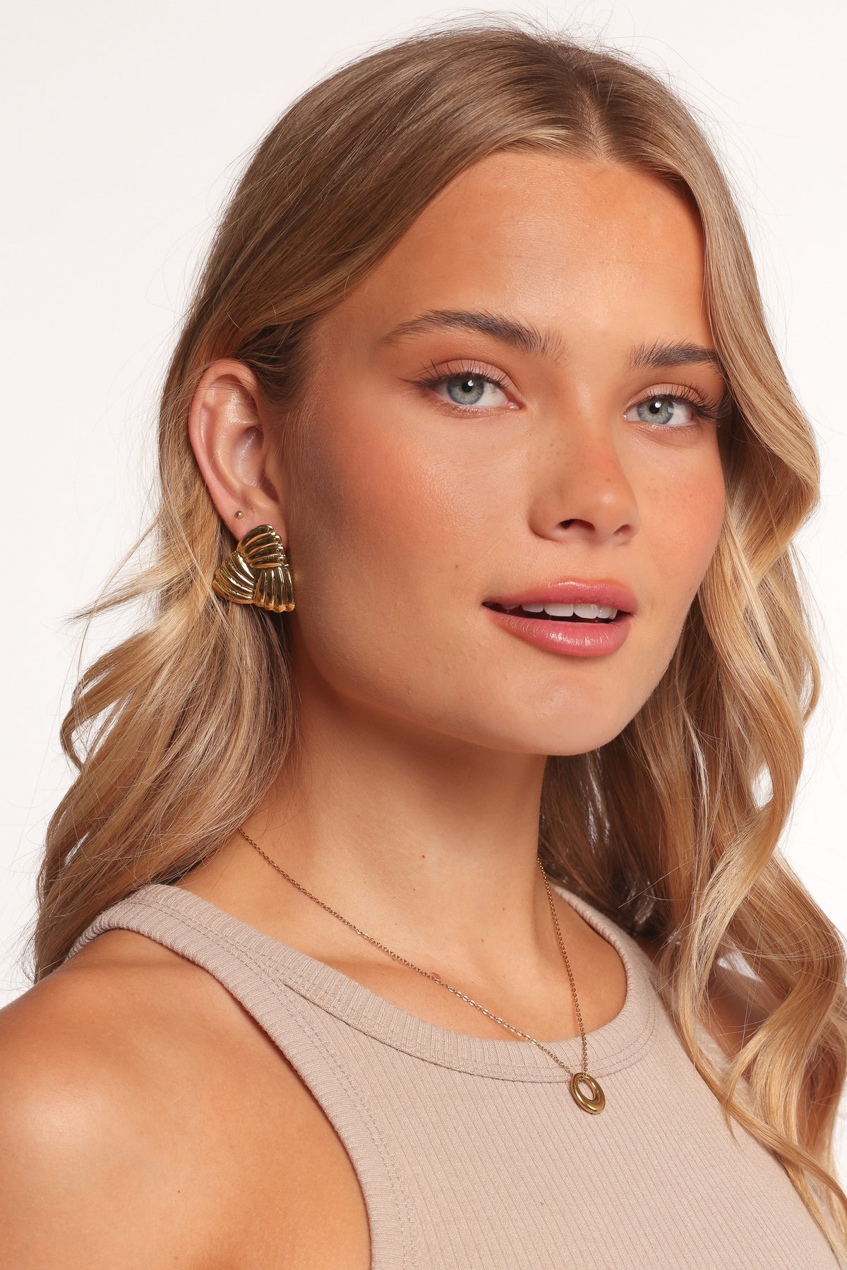 Katana Earrings in Gold – view 3 of 3