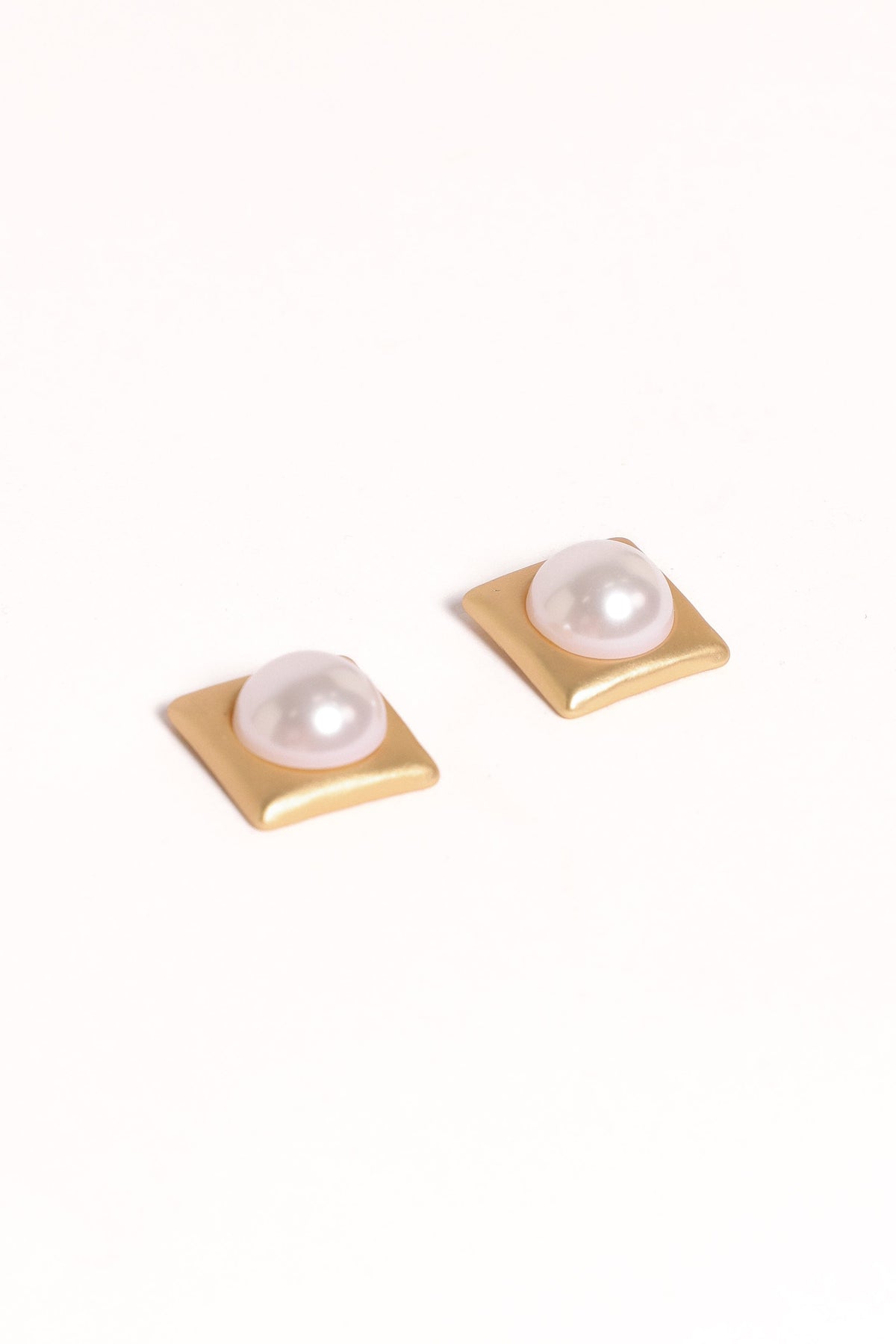 Kimmy Pearl Earrings in Gold – view 1 of 2