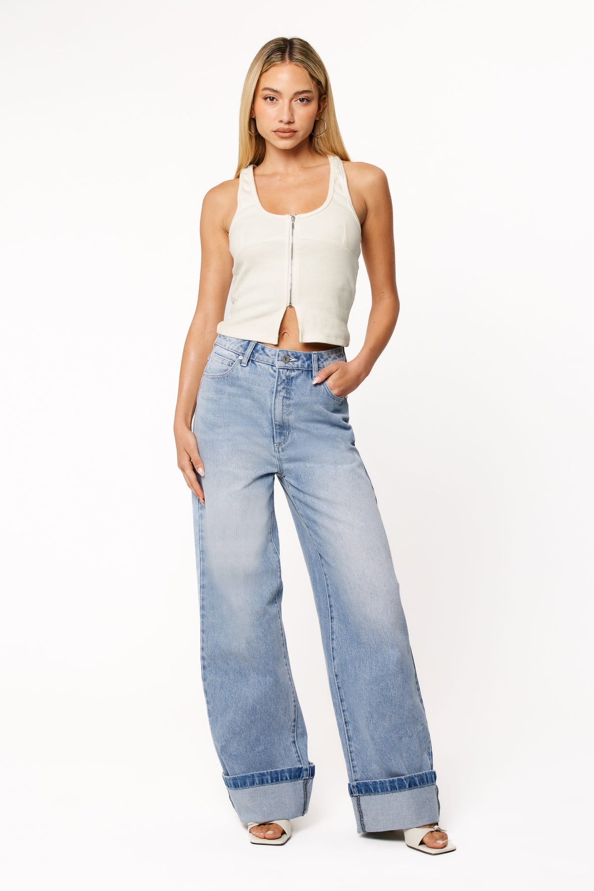 Abrand 94 High Wide Jeans in Jordan Worn Turn Up – view 2 of 5