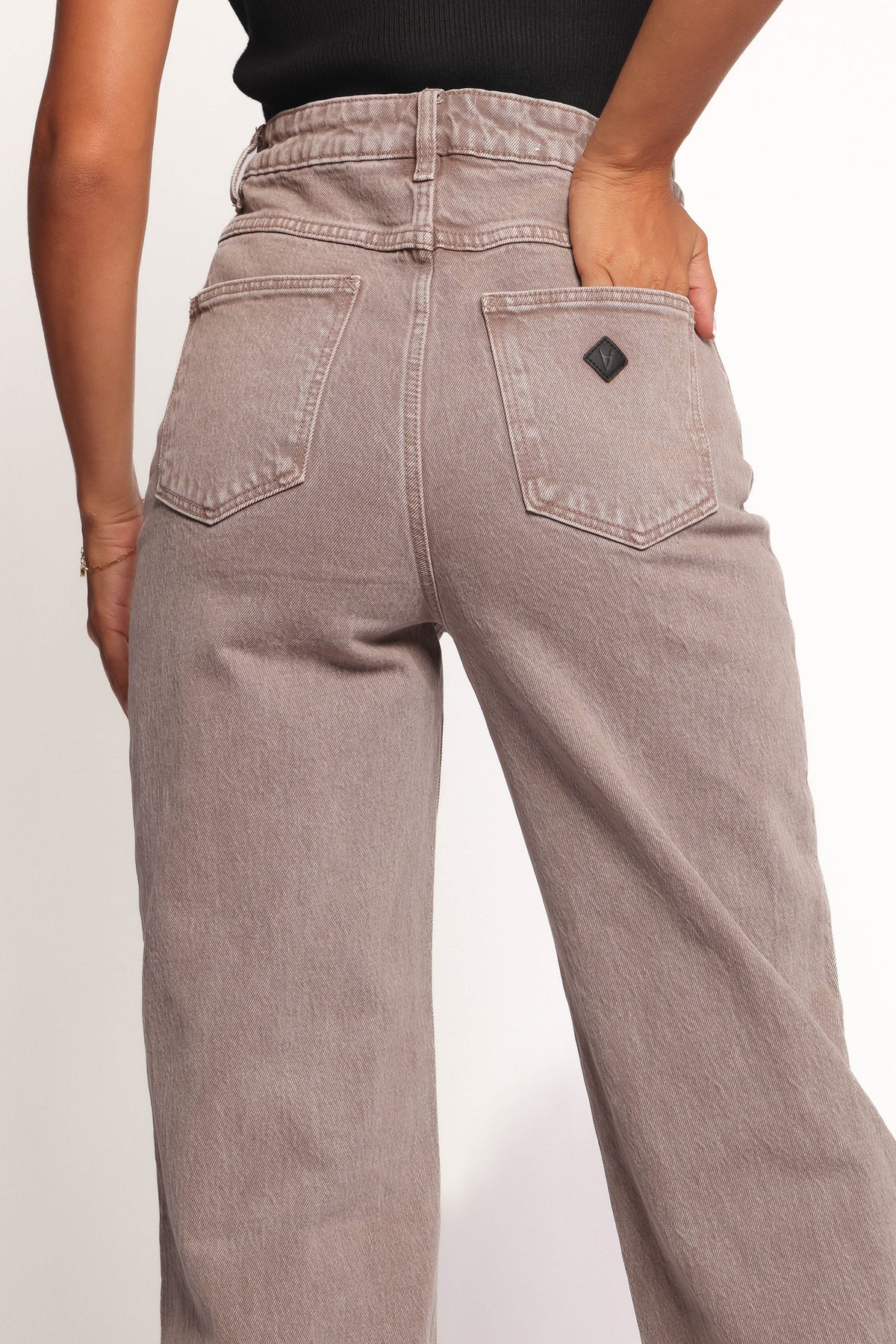 Abrand 94 High Wide Jeans in Mushroom – view 4 of 7