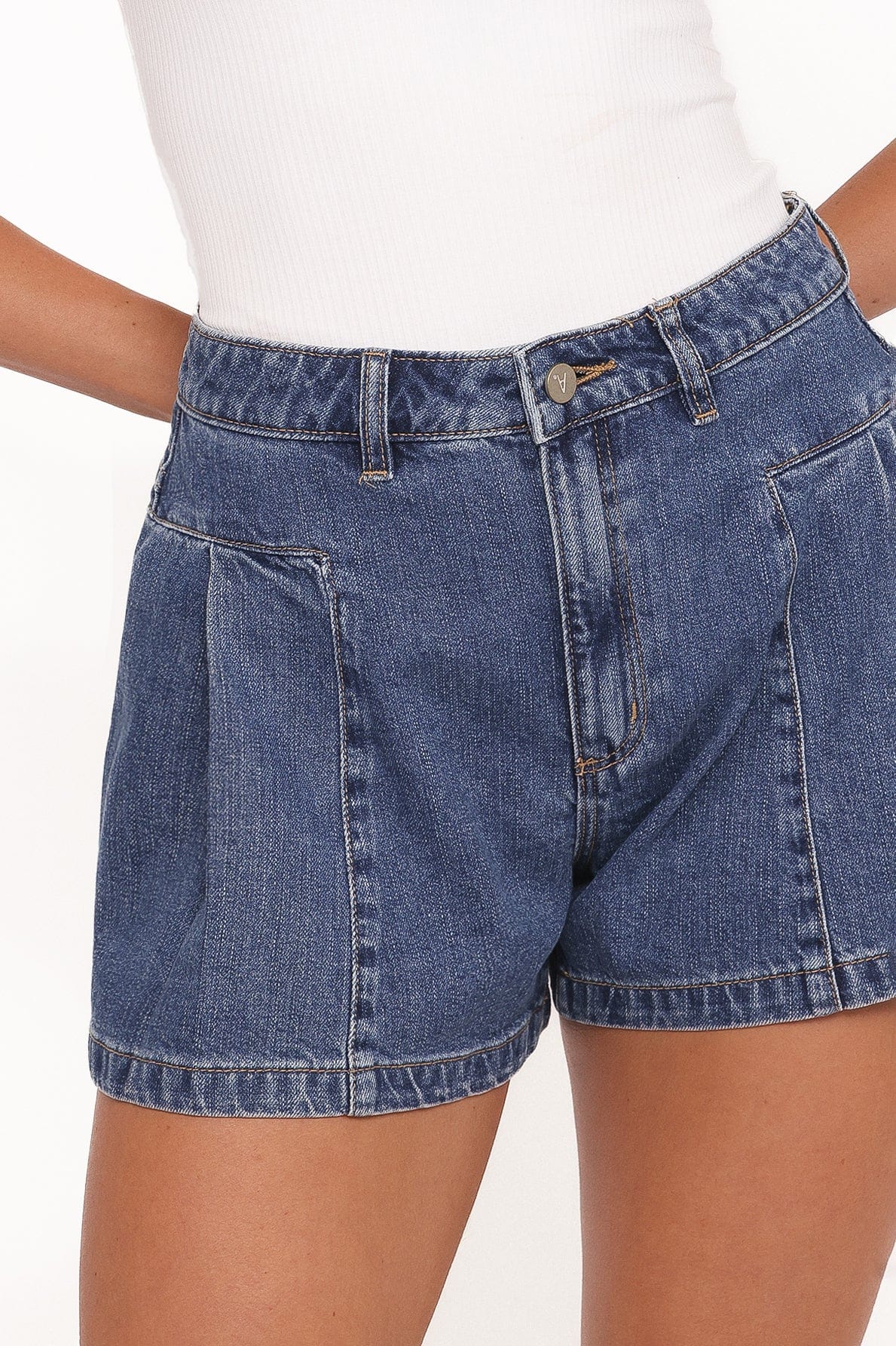 Abrand 94 Pleated Short in Bella – view 2 of 7