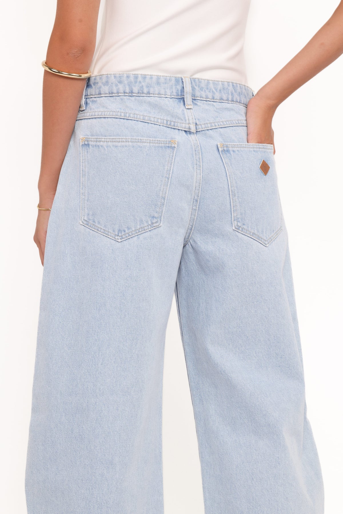 Abrand 95 Barrel Jeans in Kendall – view 7 of 8