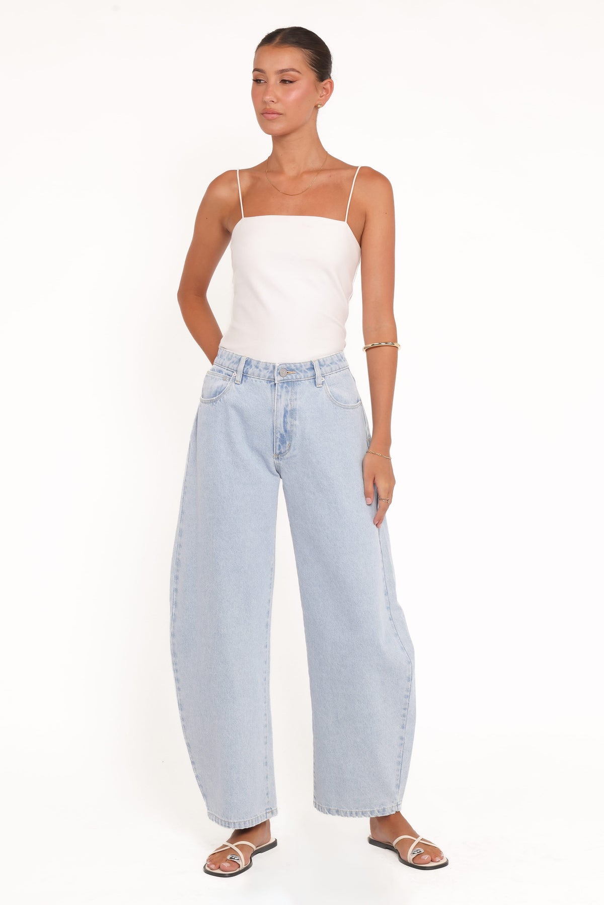 Abrand 95 Barrel Jeans in Kendall – view 2 of 8