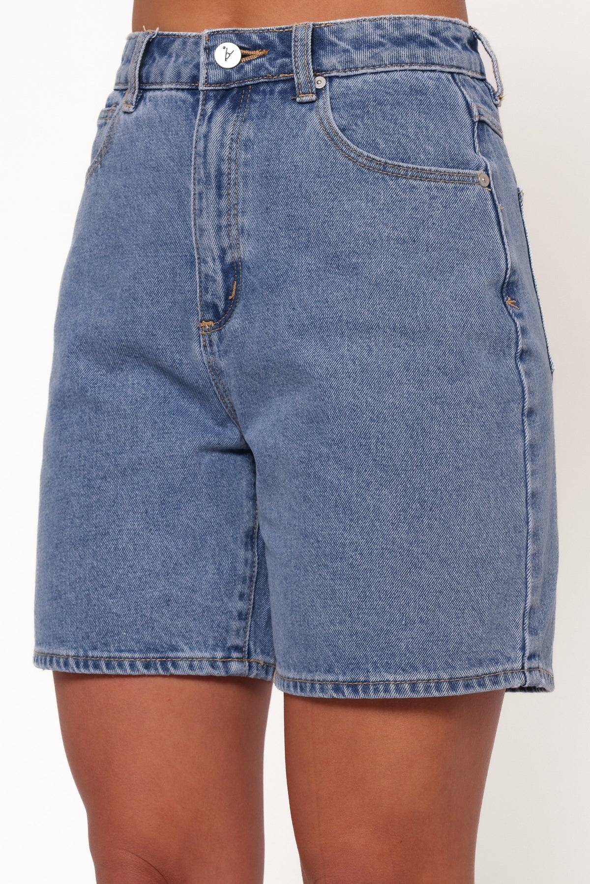 Abrand Carrie Shorts in Naomi – view 3 of 8