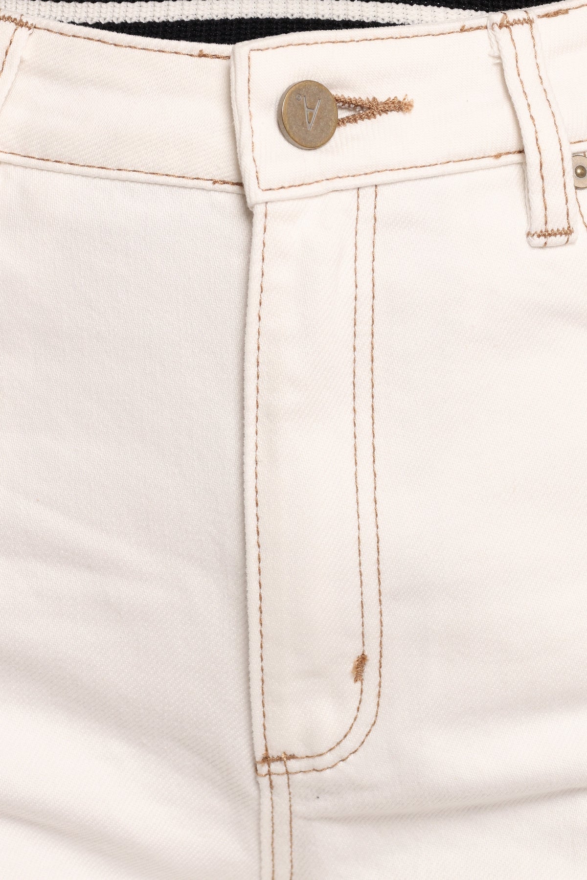 Abrand Venice Short in Coconut – view 9 of 9