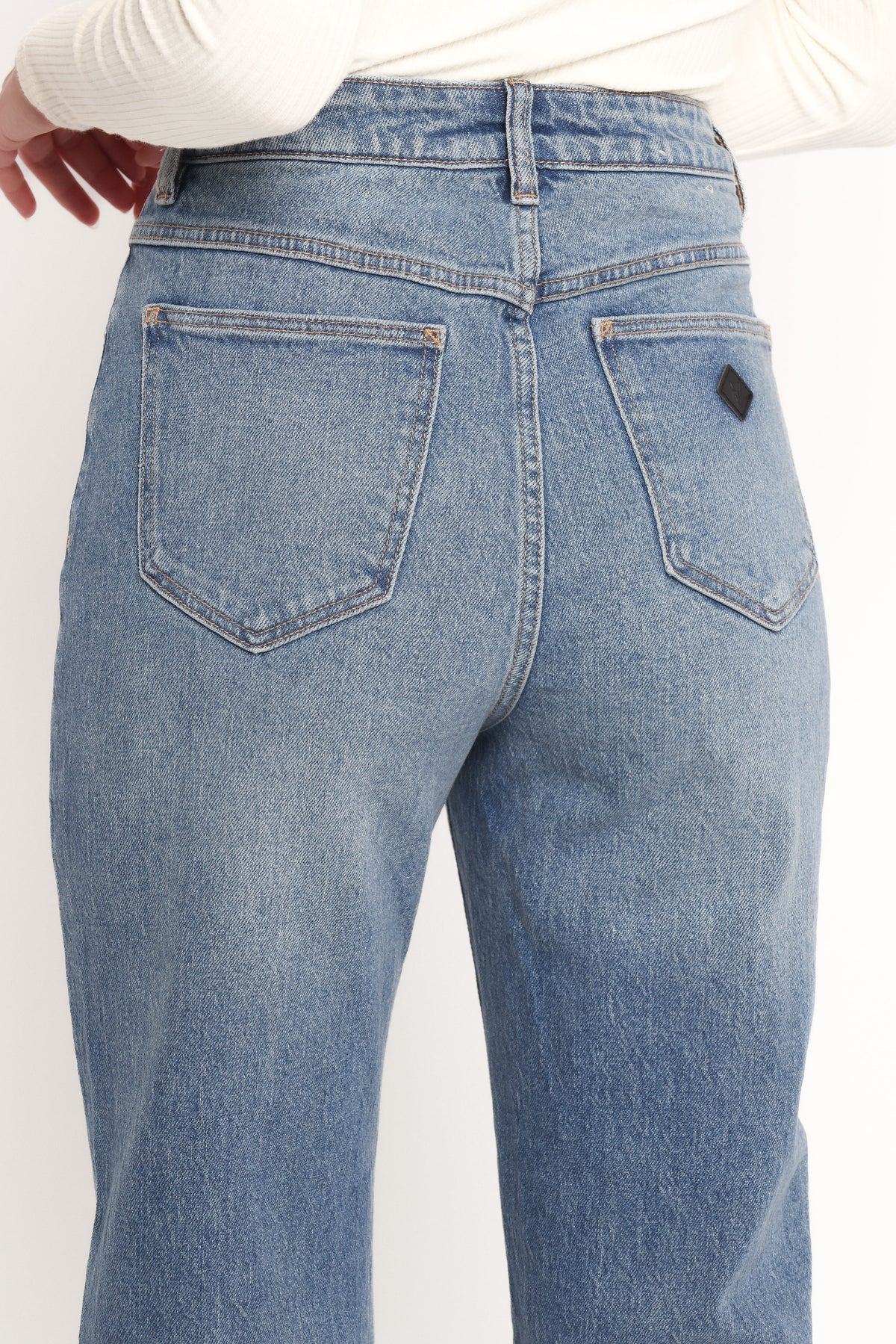 Abrand Venice Straight Jeans in Amara – view 6 of 7