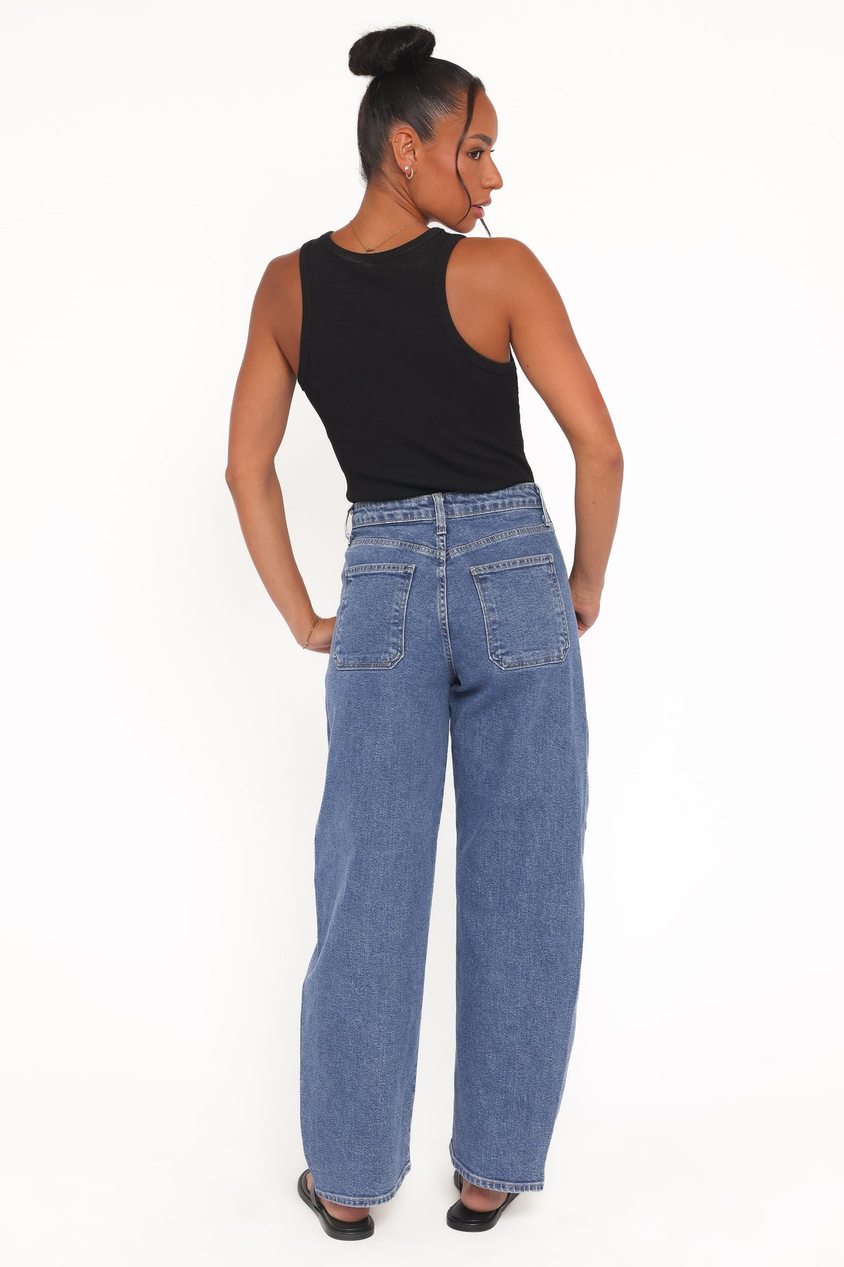 Cosima Stretch Arc Barrel Jean in Medium Wash – view 4 of 6