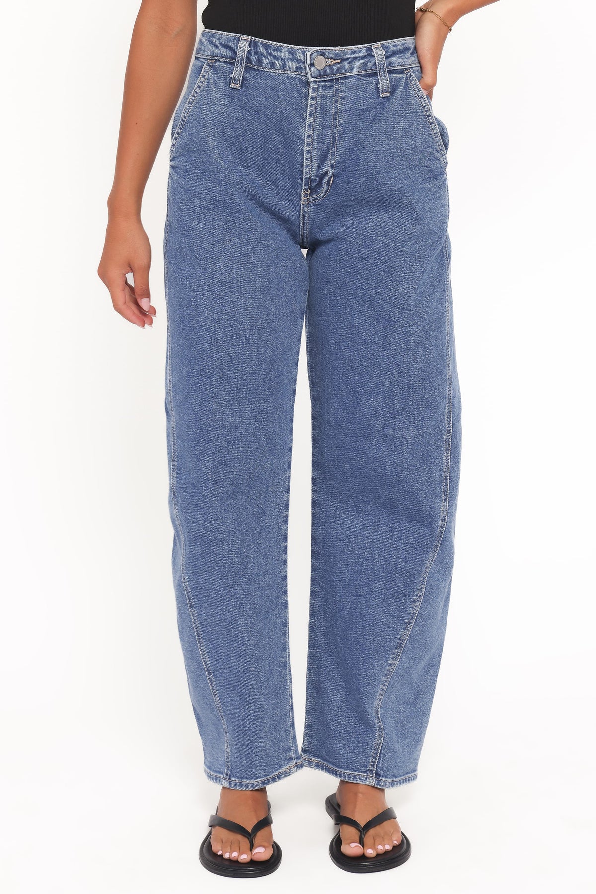 Cosima Stretch Arc Barrel Jean in Medium Wash – view 2 of 6