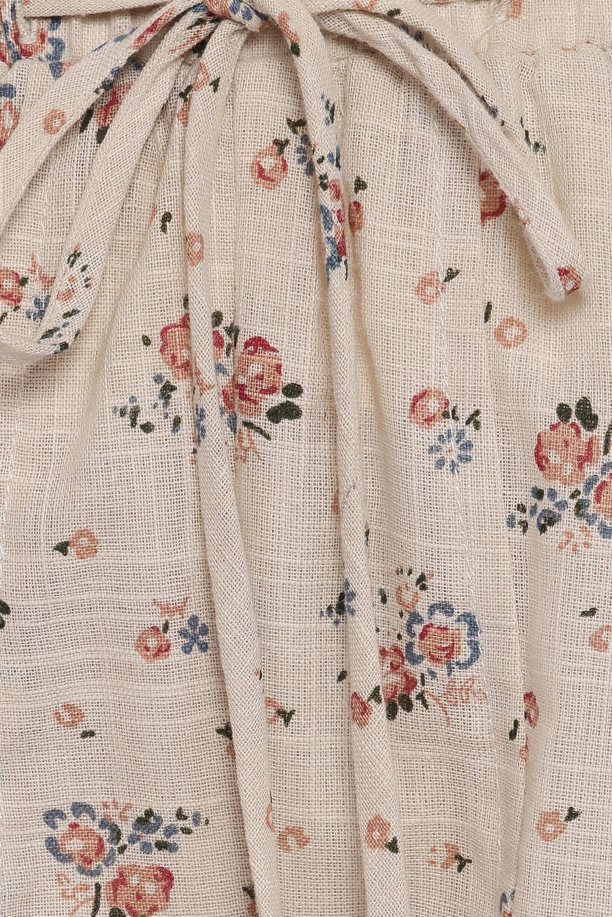 Jean Scallop Short in Beige Floral – view 7 of 9