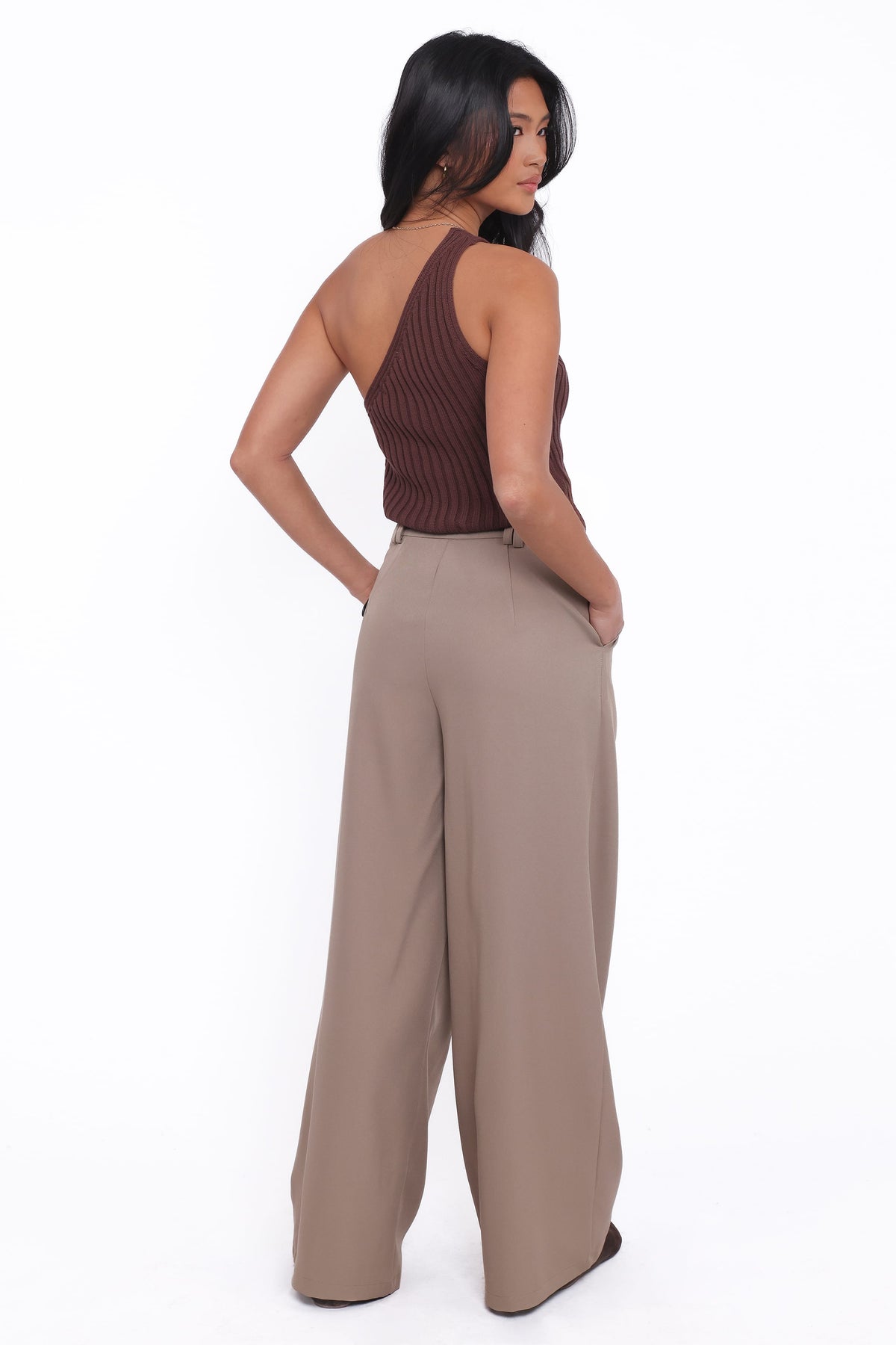 Kathryn Wide Leg Pant in Beige – view 4 of 5