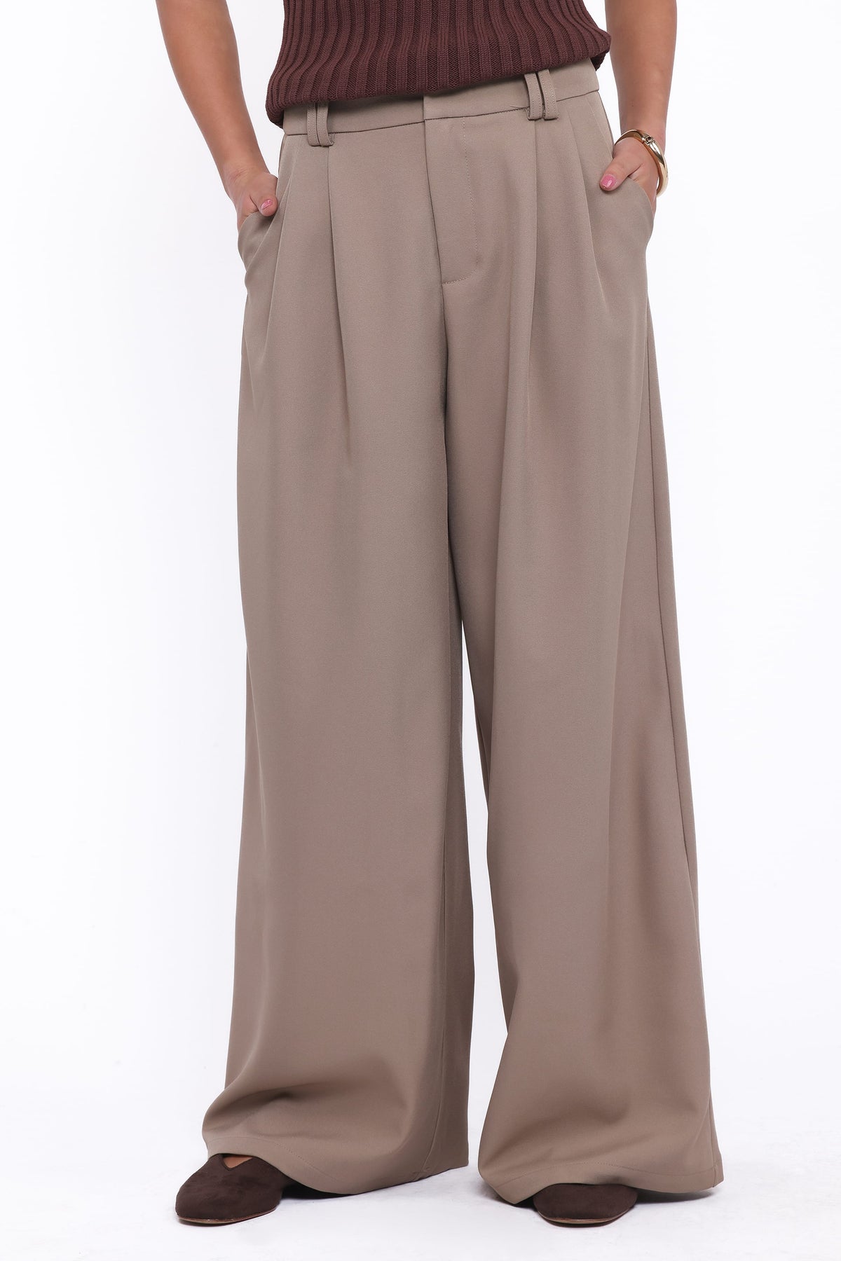 Kathryn Wide Leg Pant in Beige – view 2 of 5