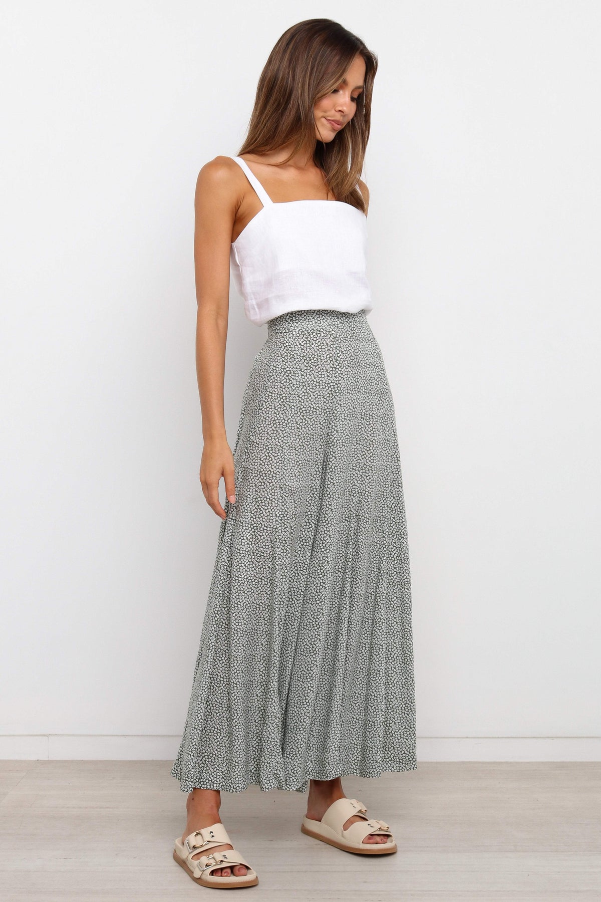 Neveah Pant in Green – view 3 of 7