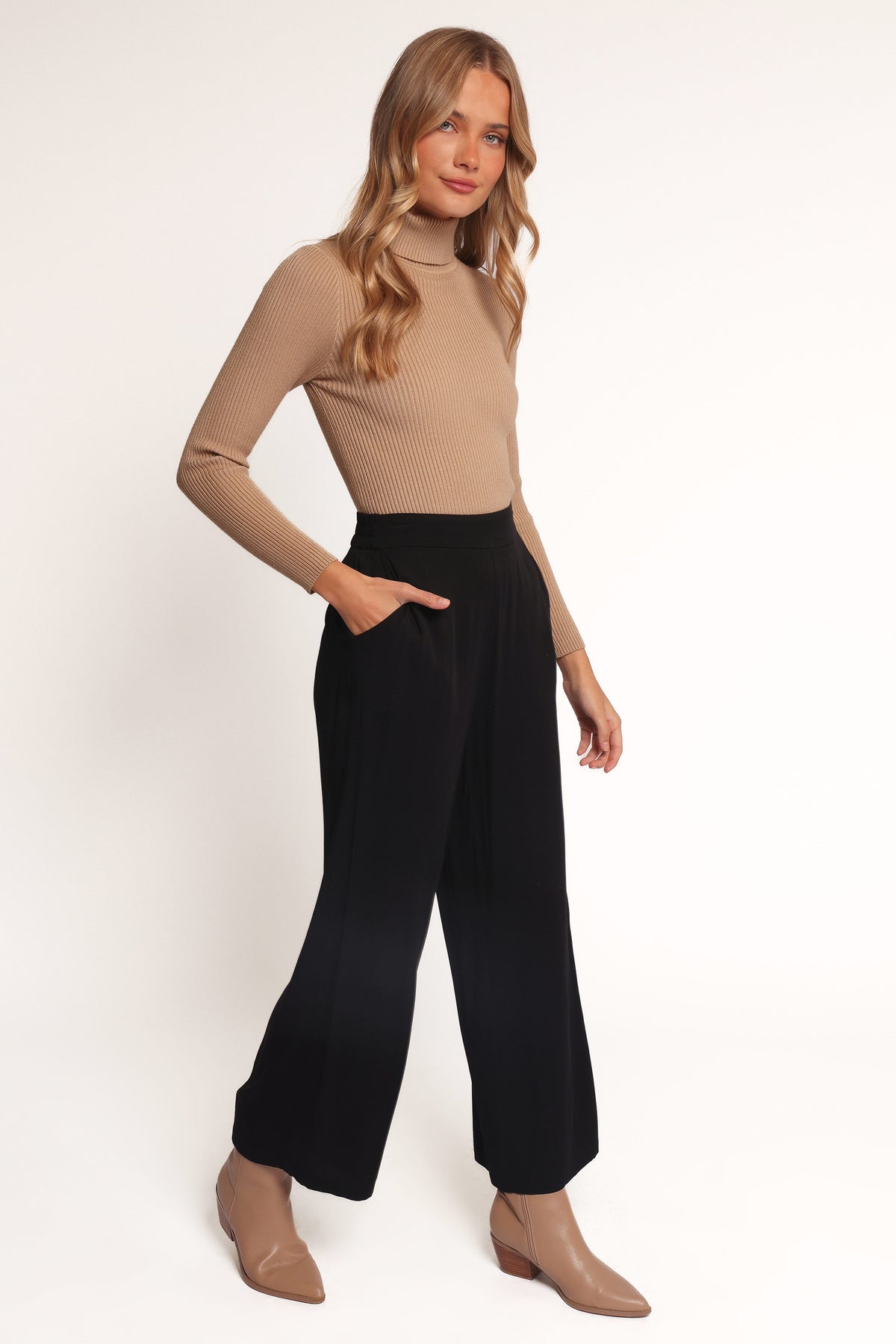 Rissa Wide Leg Pant in Black – view 3 of 6