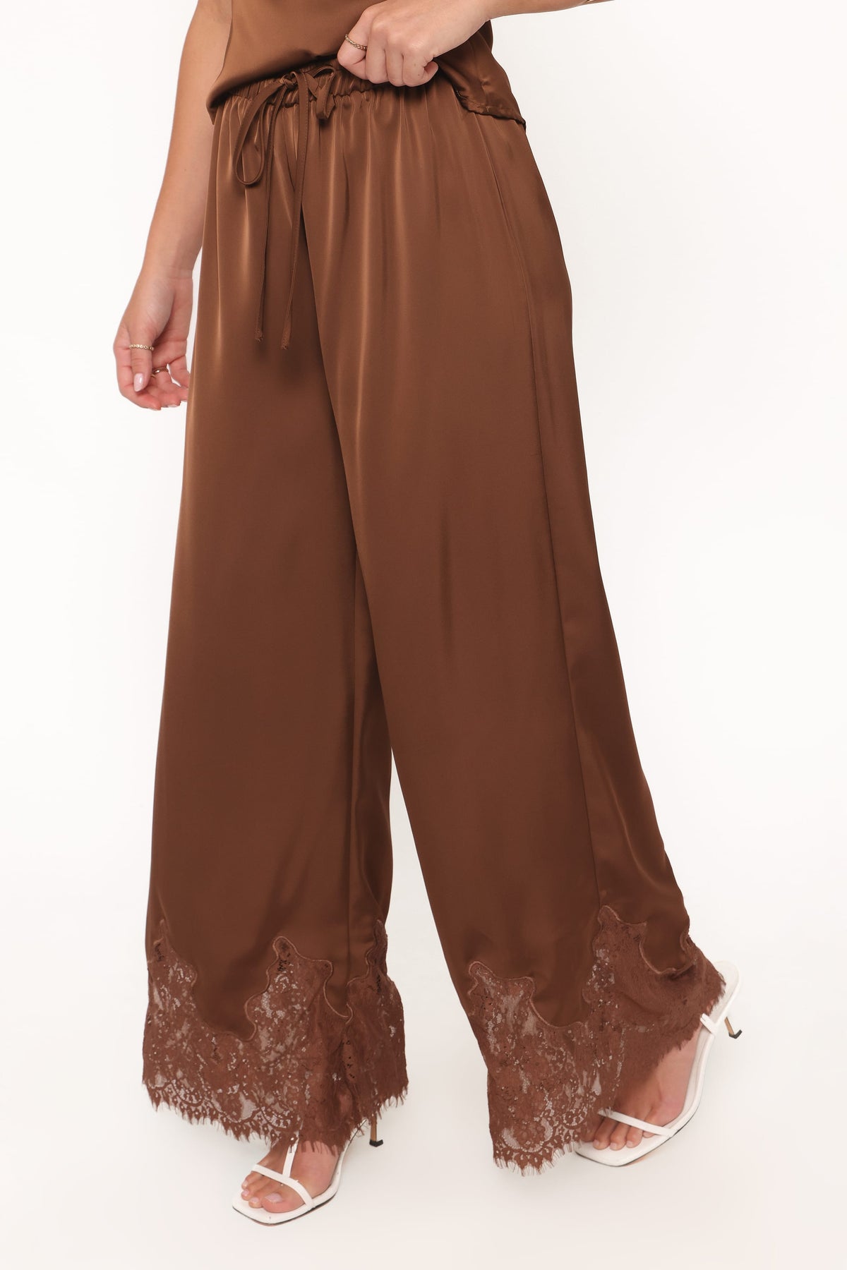 Viola Drawstring Wide Leg Pant in Chocolate – view 3 of 8