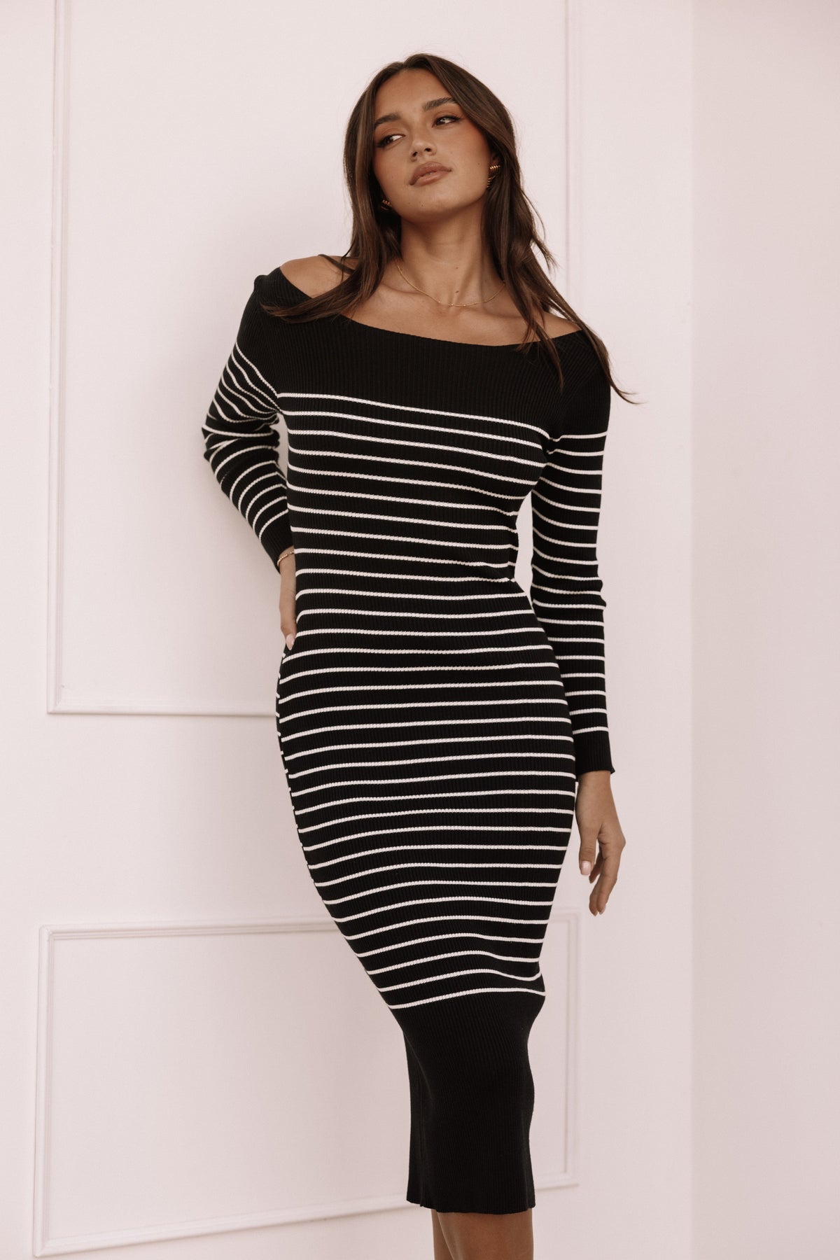 Baxtor Off the Shoulder Midi Dress in White/Black – view 1 of 9
