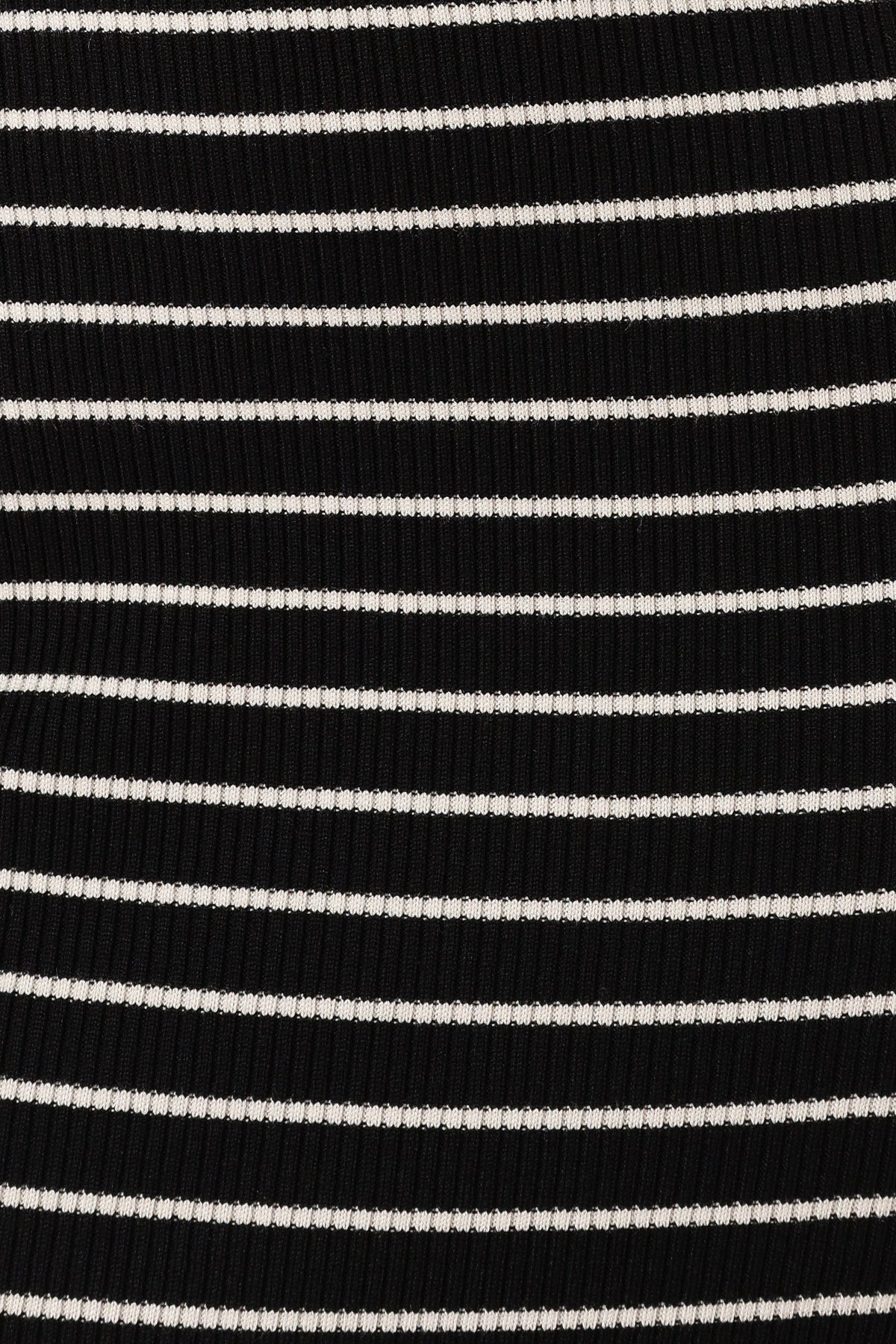 Baxtor Off the Shoulder Midi Dress in White/Black – view 8 of 9