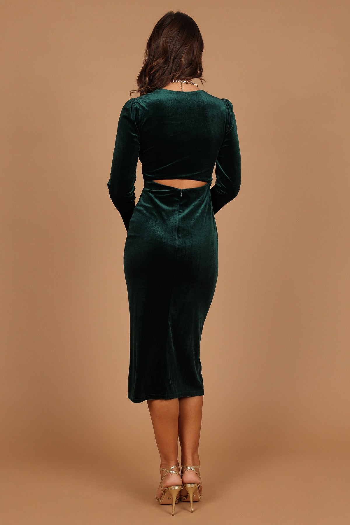 Lisse Twist Front Long Sleeve Velvet Midi Dress in Emerald – view 3 of 6