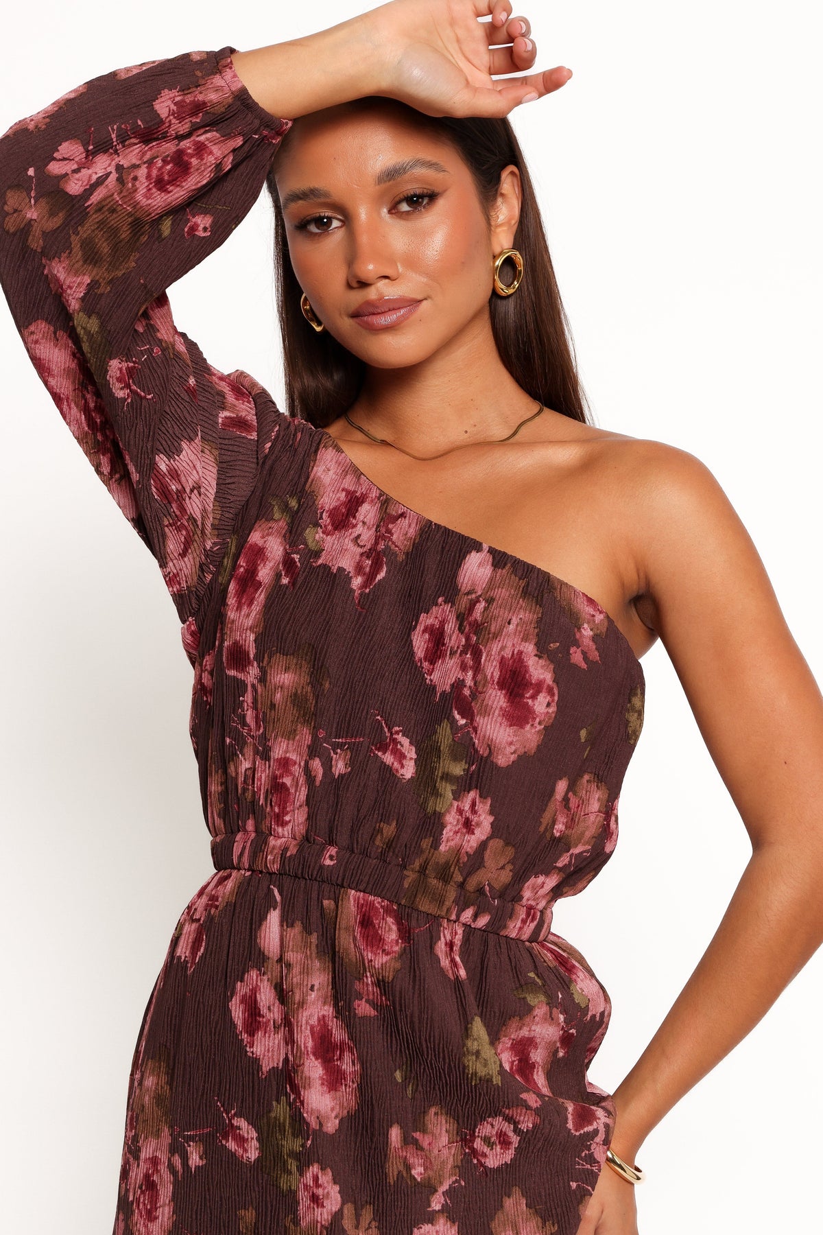 Pontee One Shoulder Pleated Midi Dress in Chocolate Brown – view 4 of 8
