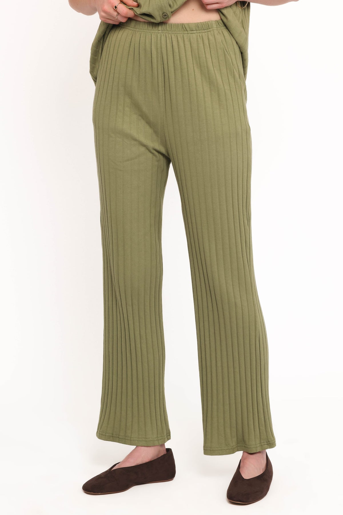 Phillipa Wide Ribbed Shirt Set in Olive – view 5 of 6
