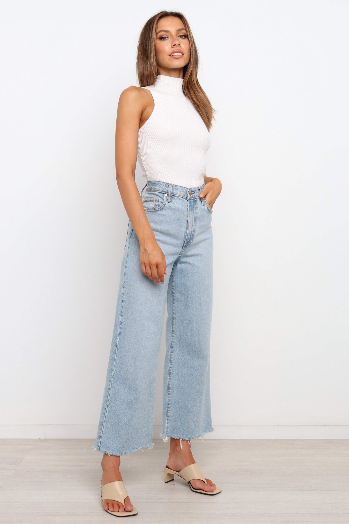 Runie Top in White – view 3 of 8