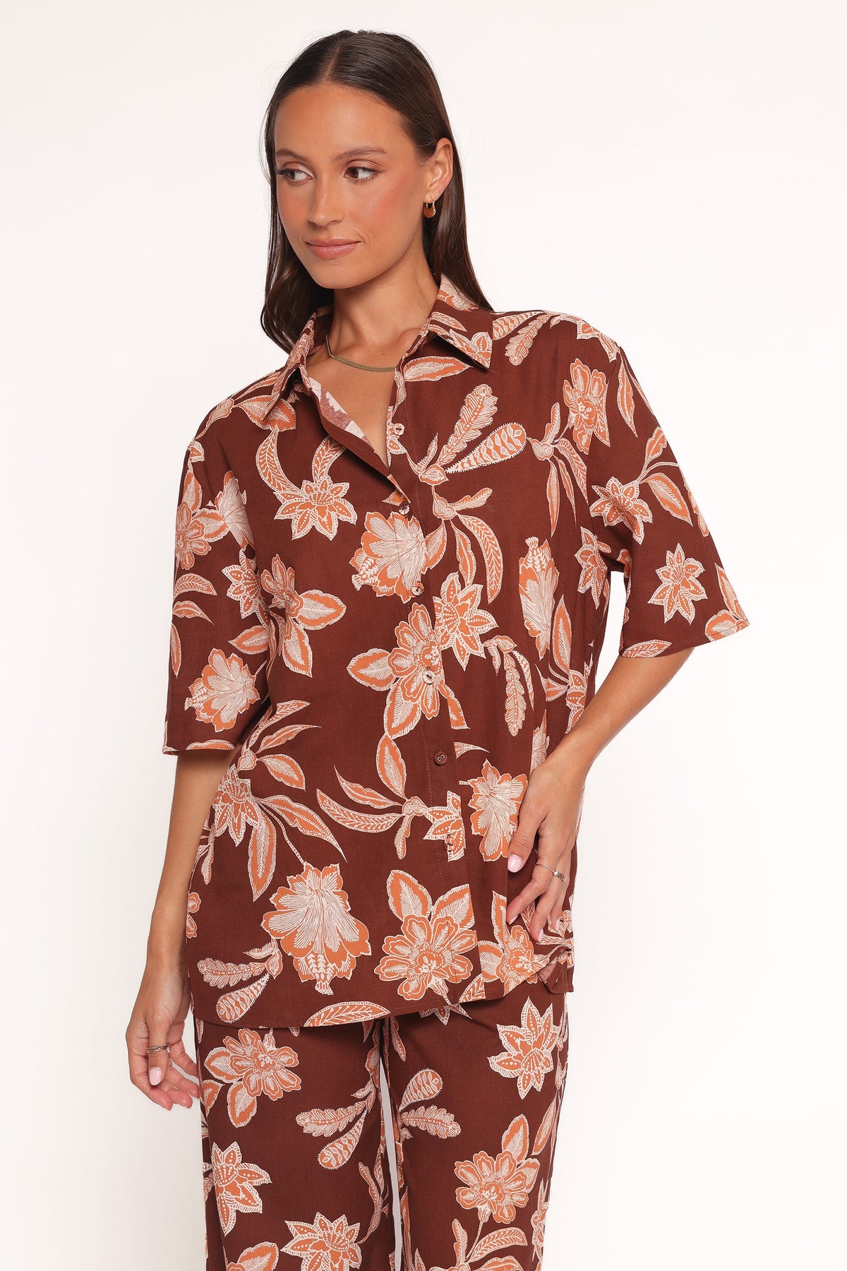 Samira Short Sleeve Shirt in Orange Floral – view 5 of 7