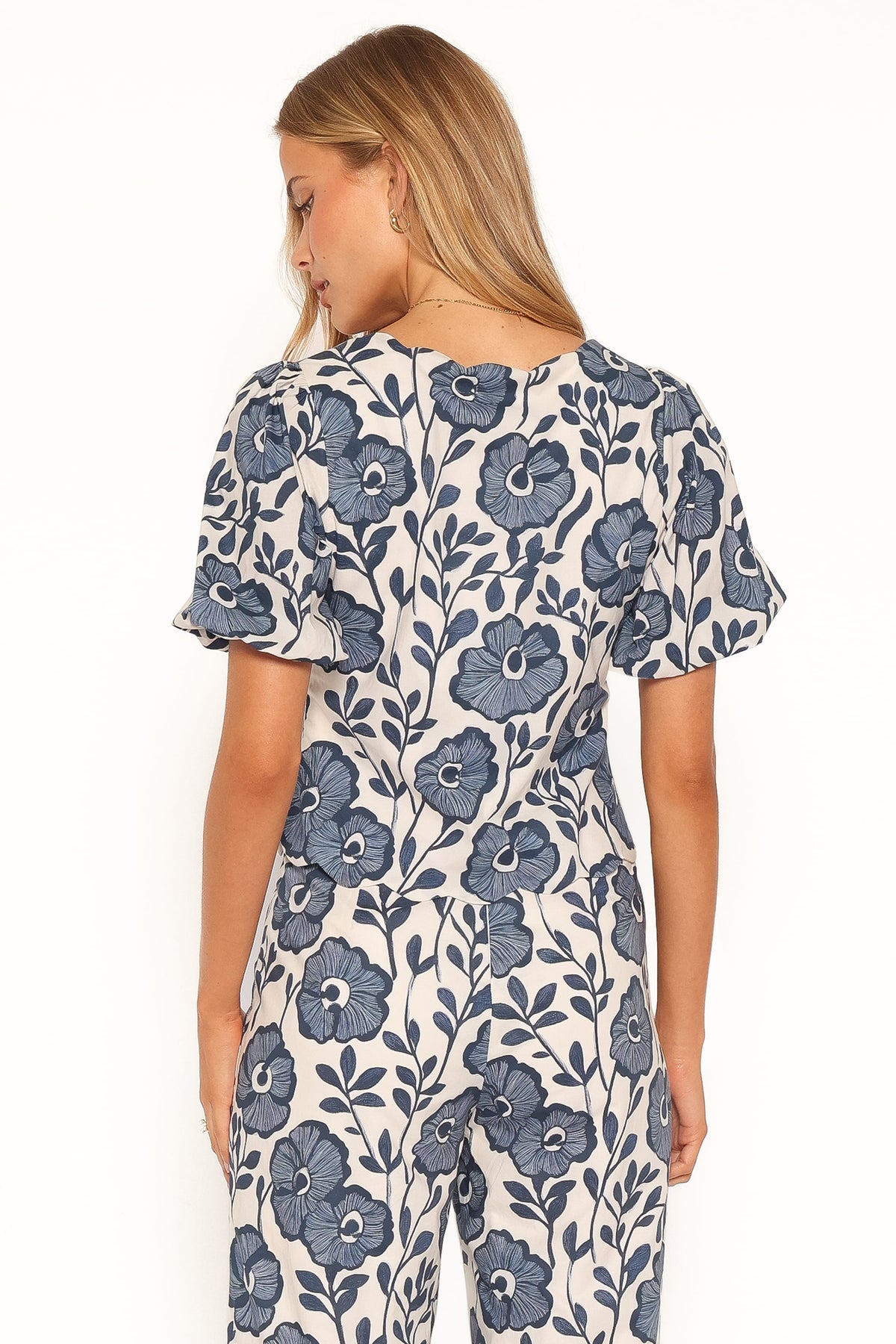 Jensen Scallop Hem Top in Blue Floral – view 4 of 6