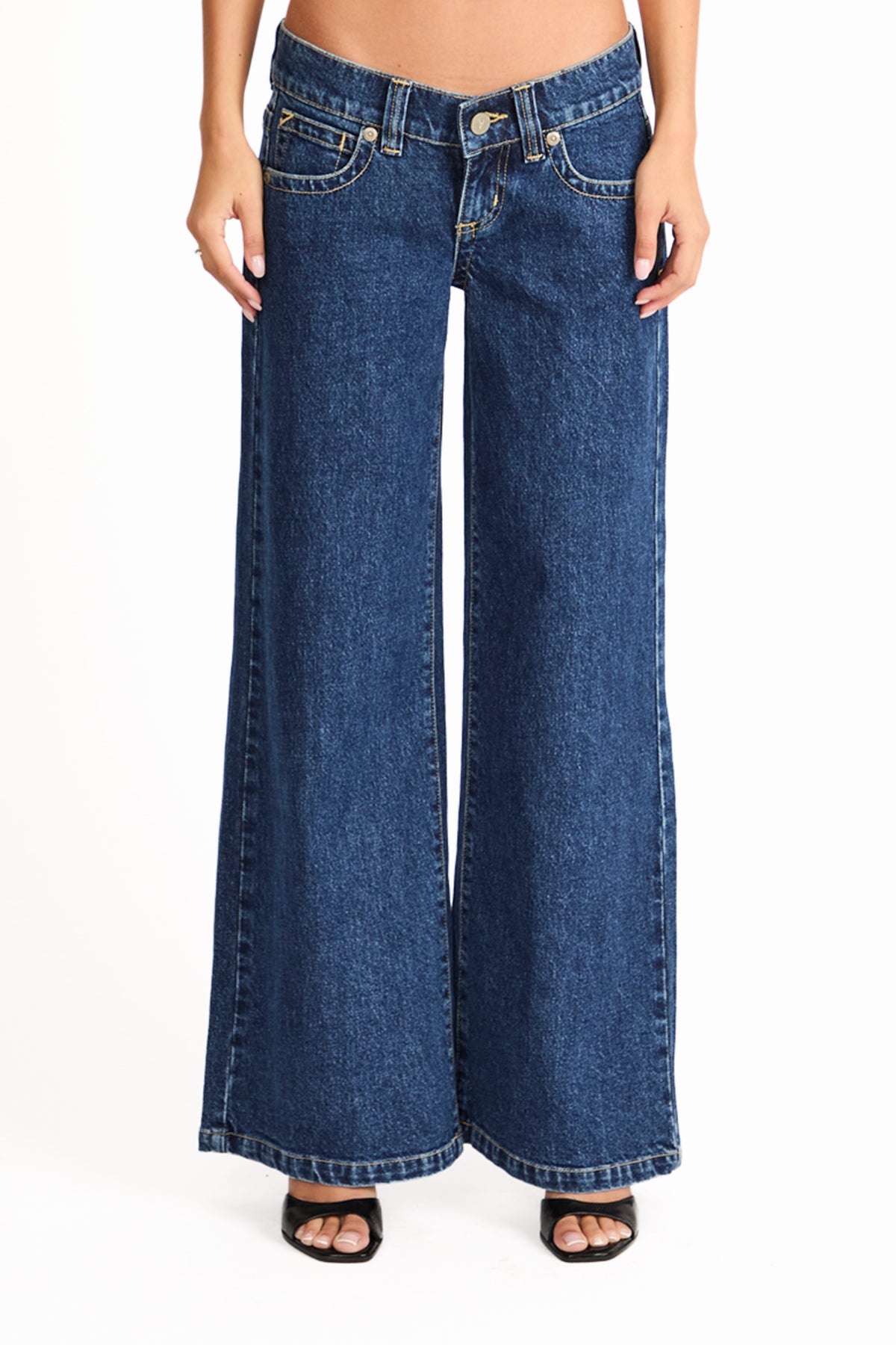 Abrand 00 Wide Leg Jeans in Tara – view 1 of 5