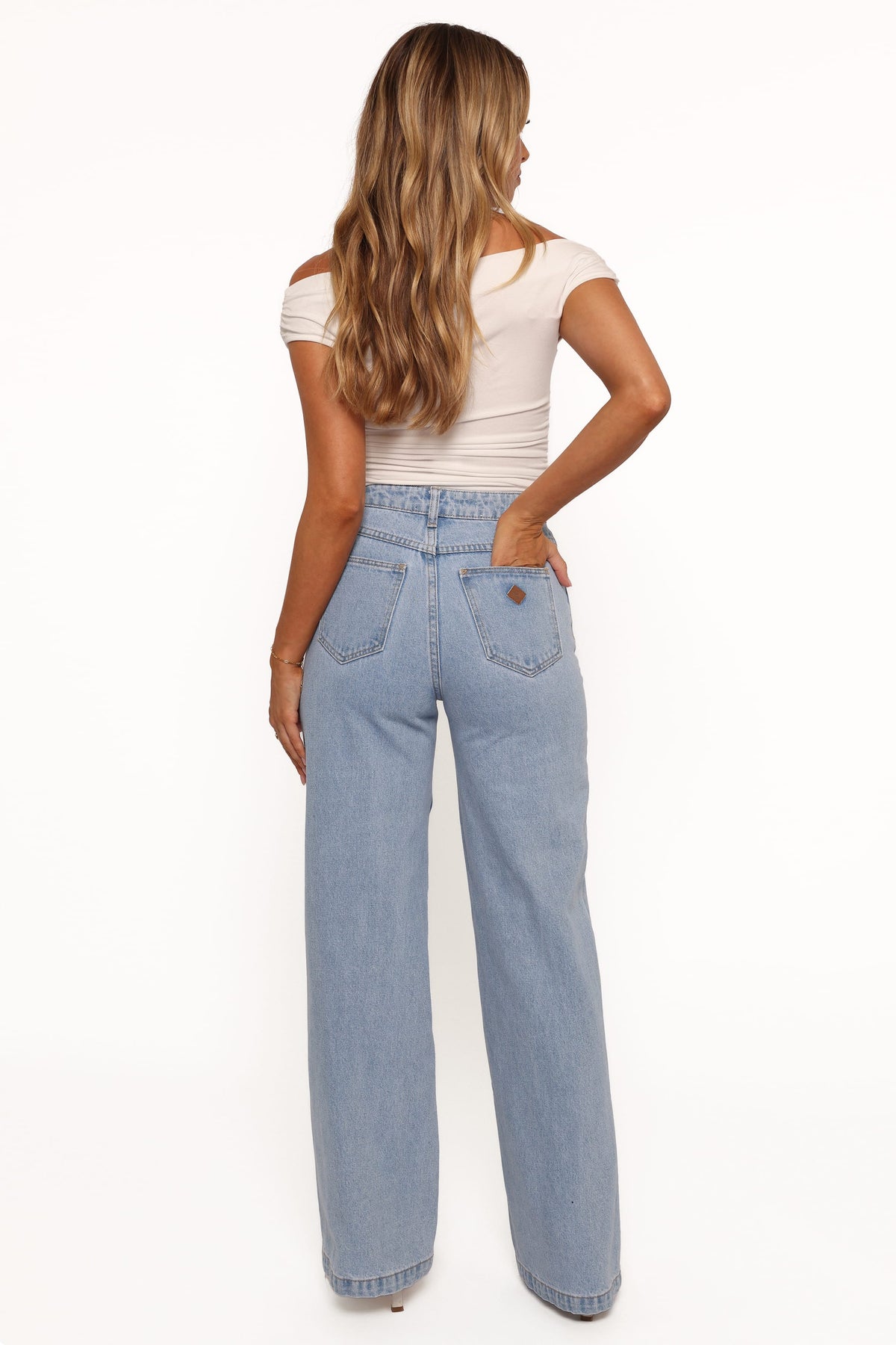 Abrand 94 High Wide Jeans in Kendall – view 4 of 5