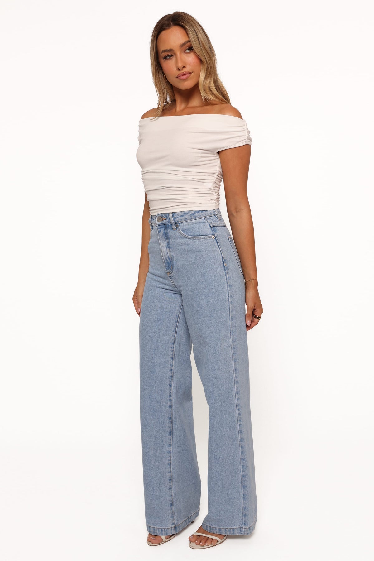 Abrand 94 High Wide Jeans in Kendall – view 3 of 5