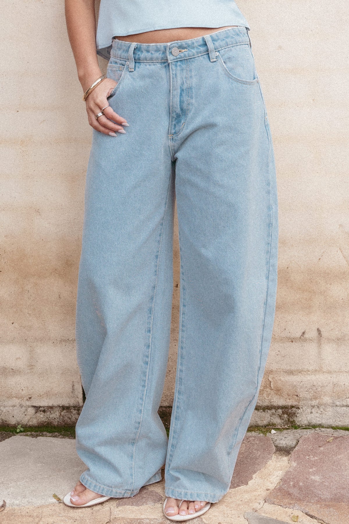 Abrand 95 Barrel Jeans in Kendall – view 1 of 8
