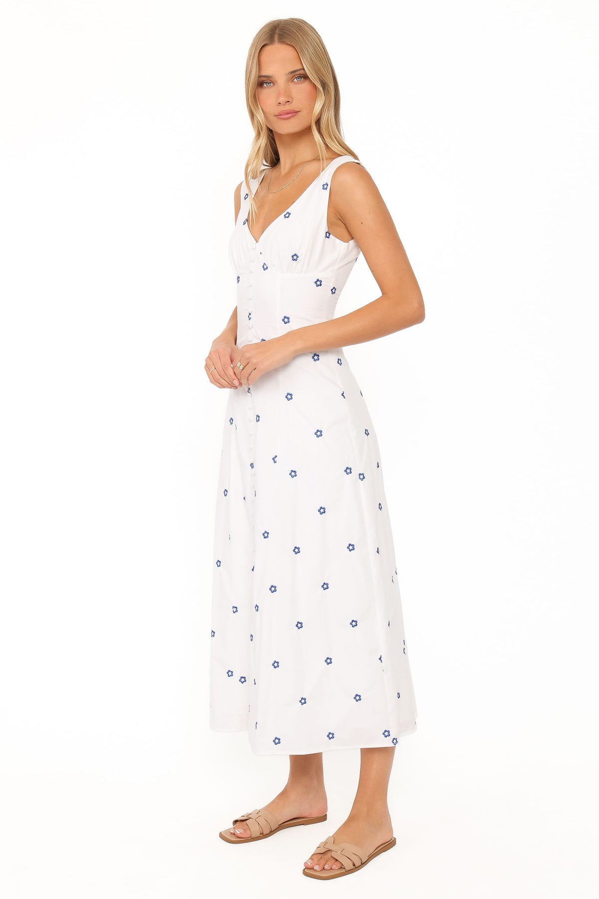 Luellen Embroidered Daisy Midi Dress in White – view 3 of 6