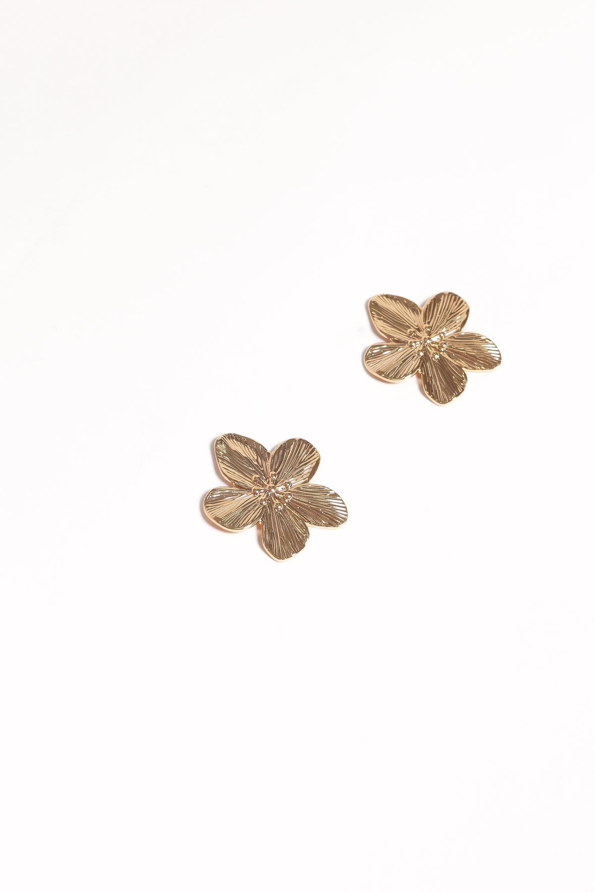 Adriana Flower Earrings in Gold – view 3 of 3