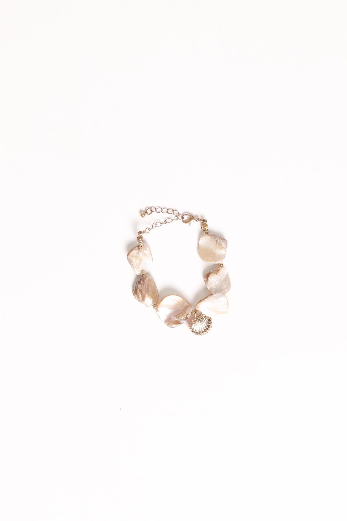 Astrid Shell Bracelet in Gold – view 2 of 3
