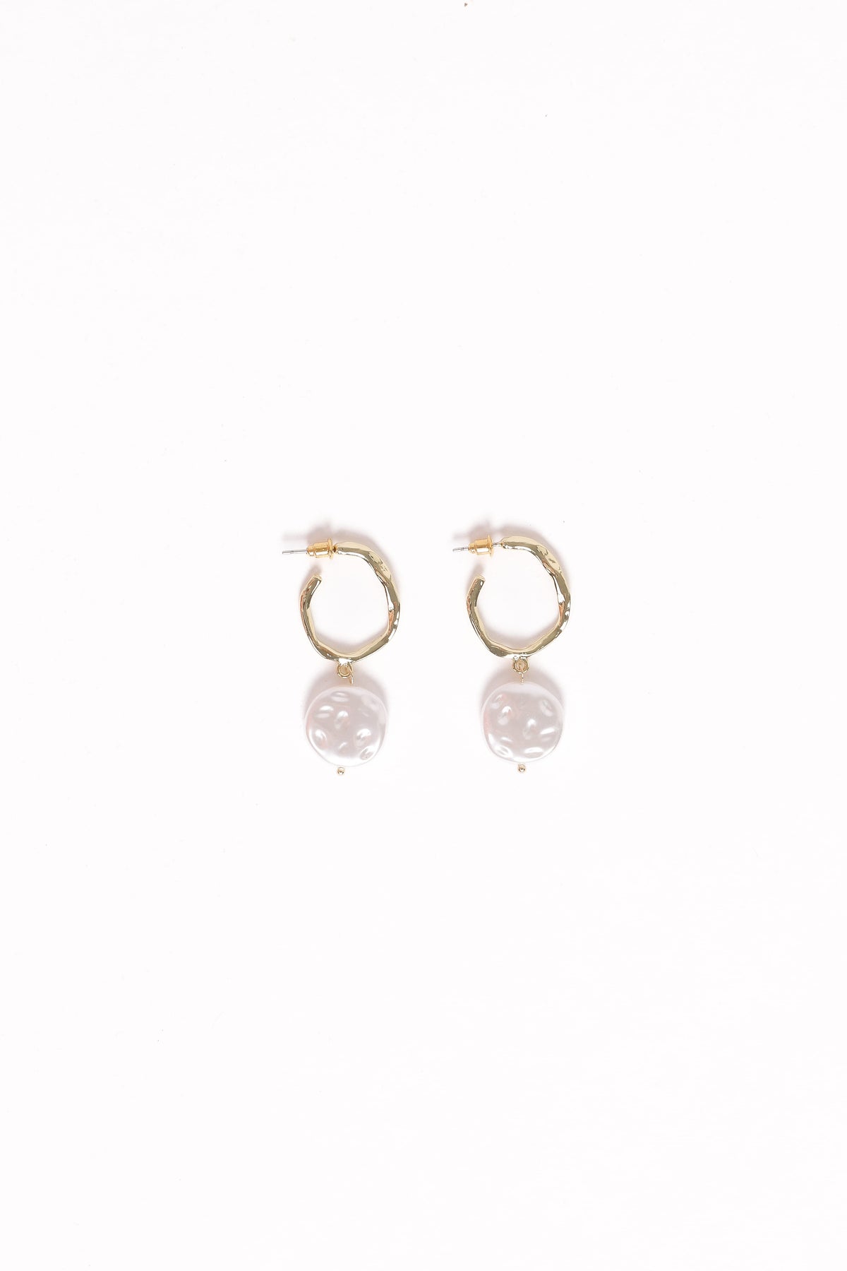 Carina Pearl Earrings in Gold – view 2 of 3