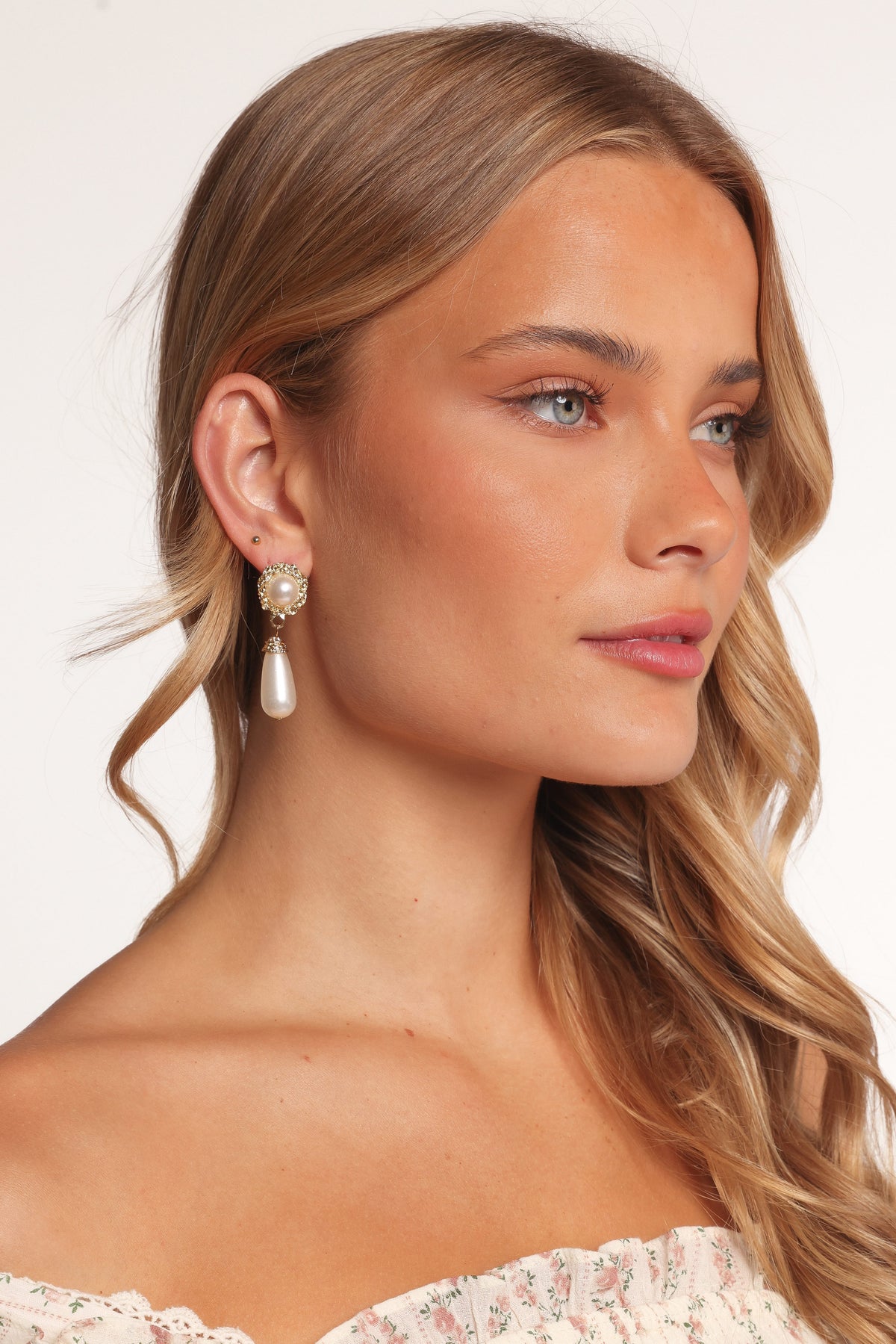 Estelle Earrings in Gold/Pearl – view 1 of 4