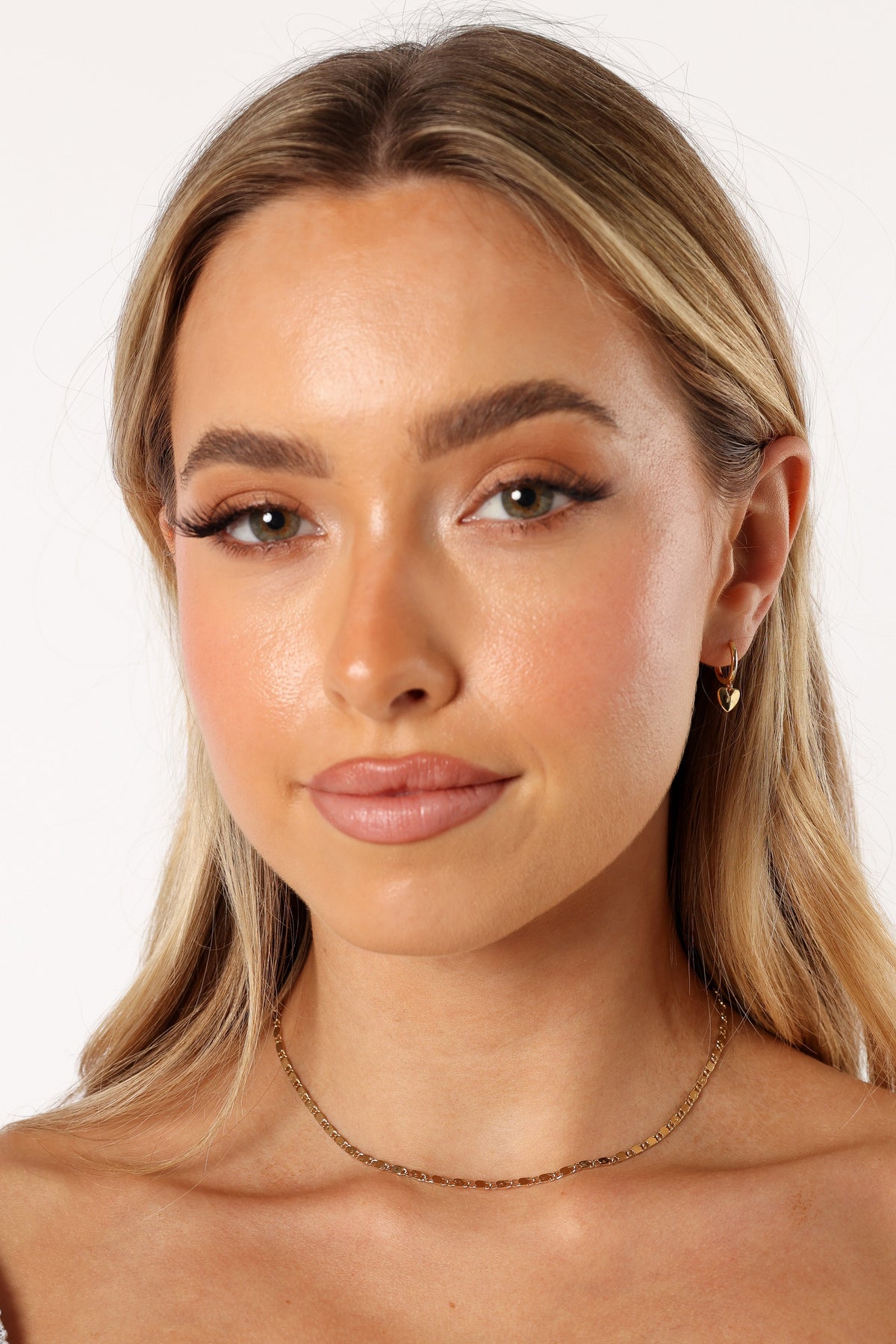 Fiorda Earrings in Gold – view 2 of 2