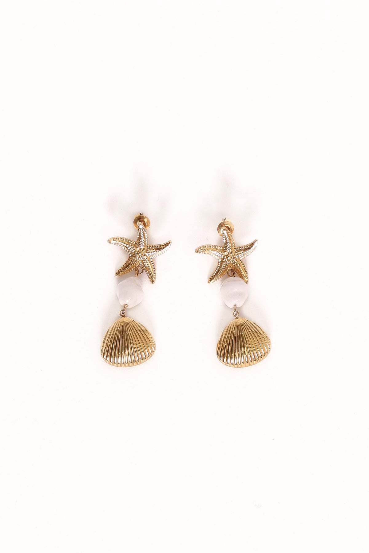 Guam Earrings in Gold – view 2 of 4