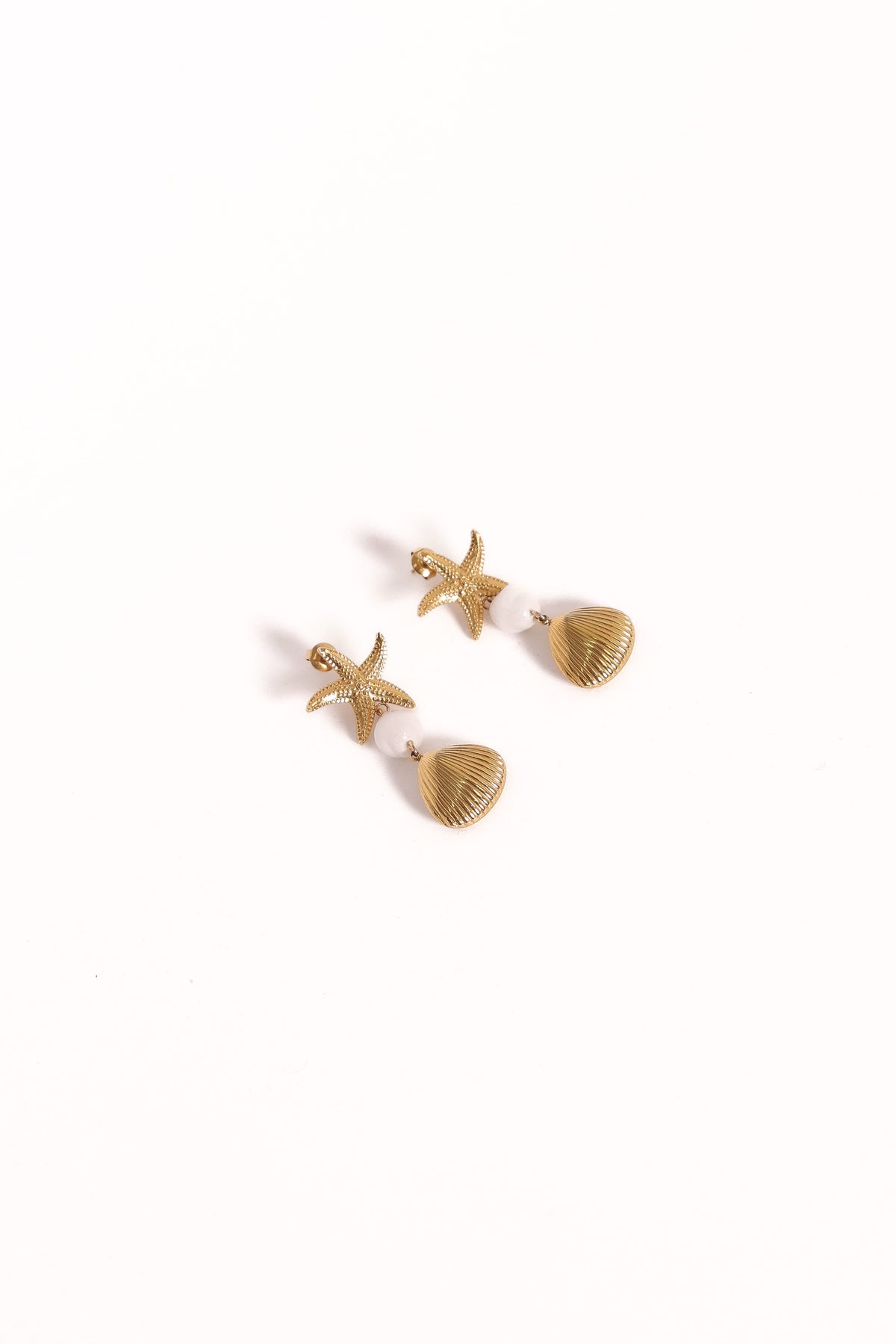 Guam Earrings in Gold – view 3 of 4