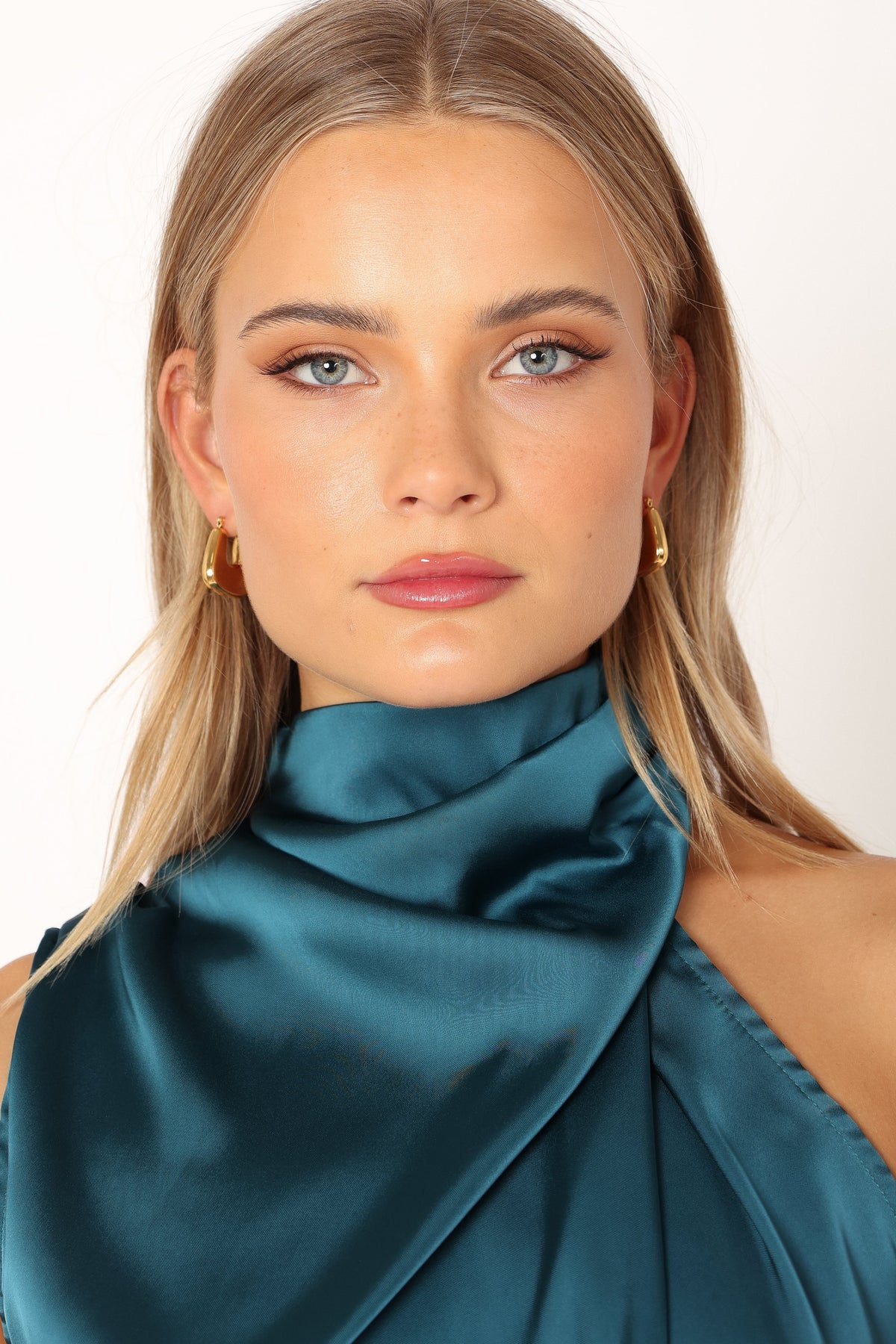Mabel Earrings in Gold – view 3 of 3