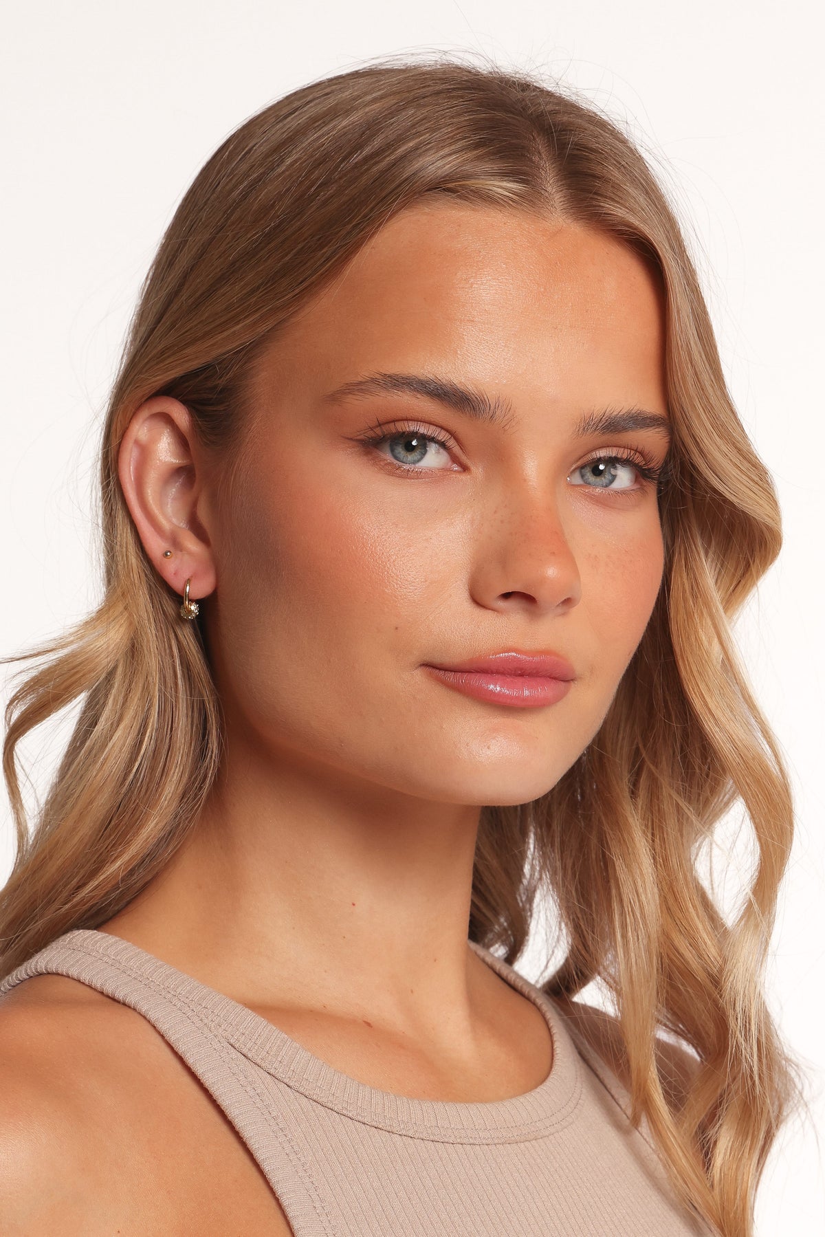 Melanie Earrings in Gold – view 3 of 4