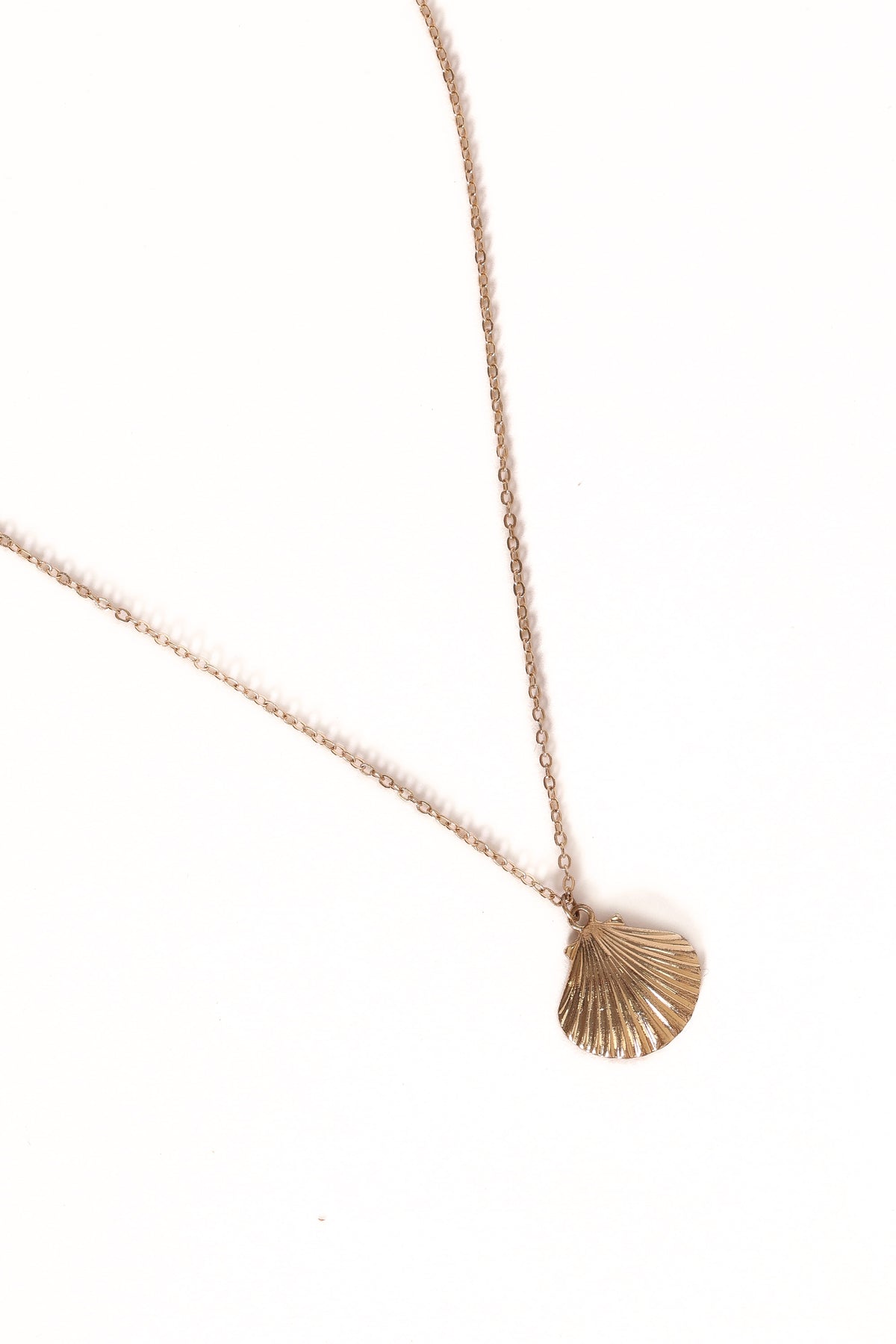 Shell Necklace in Gold – view 2 of 5