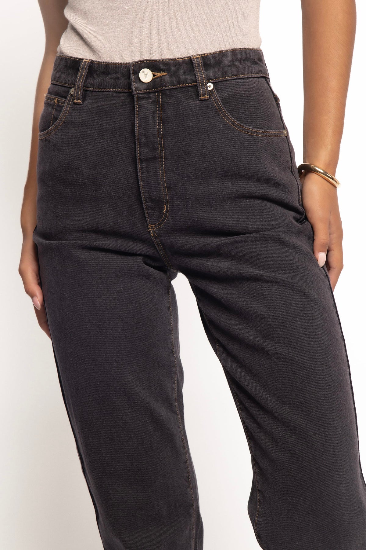 Abrand 94 High Straight Jeans in Cara Washed Black – view 8 of 8