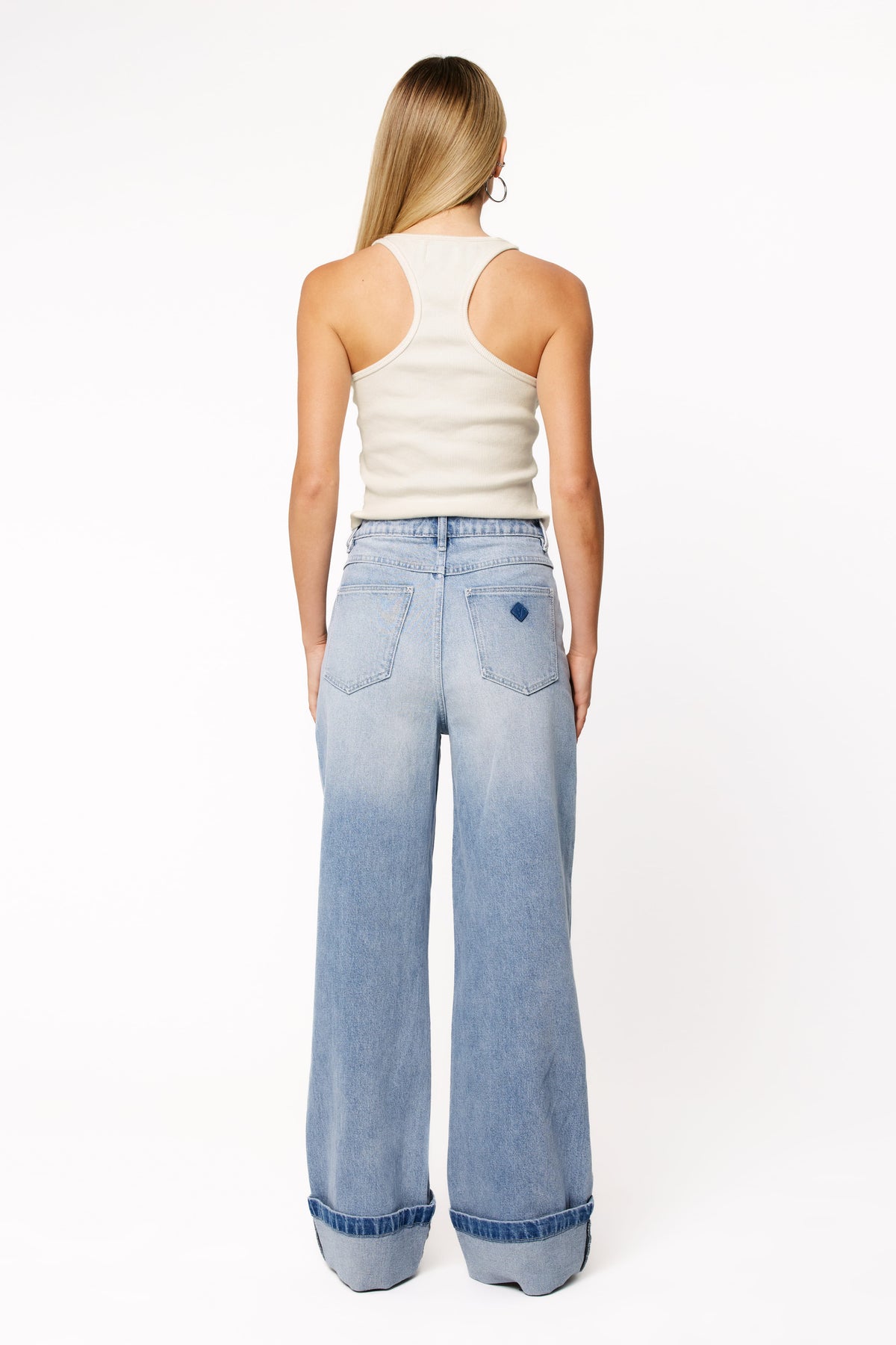 Abrand 94 High Wide Jeans in Jordan Worn Turn Up – view 3 of 5