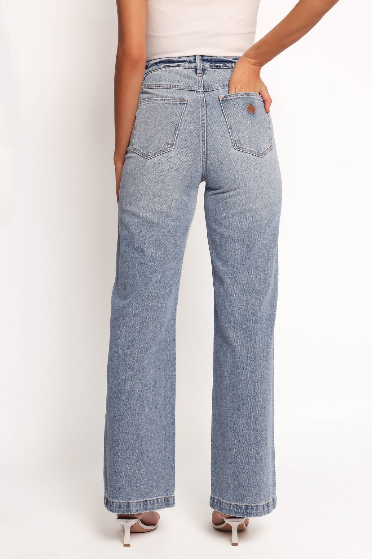 Abrand 94 High Wide Jeans in Liv – view 8 of 9