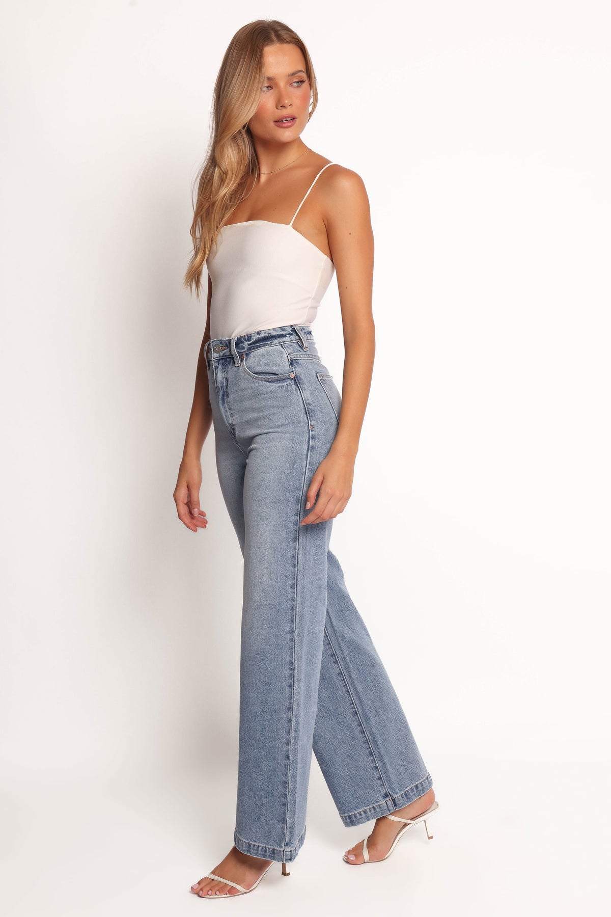 Abrand 94 High Wide Jeans in Liv – view 7 of 9