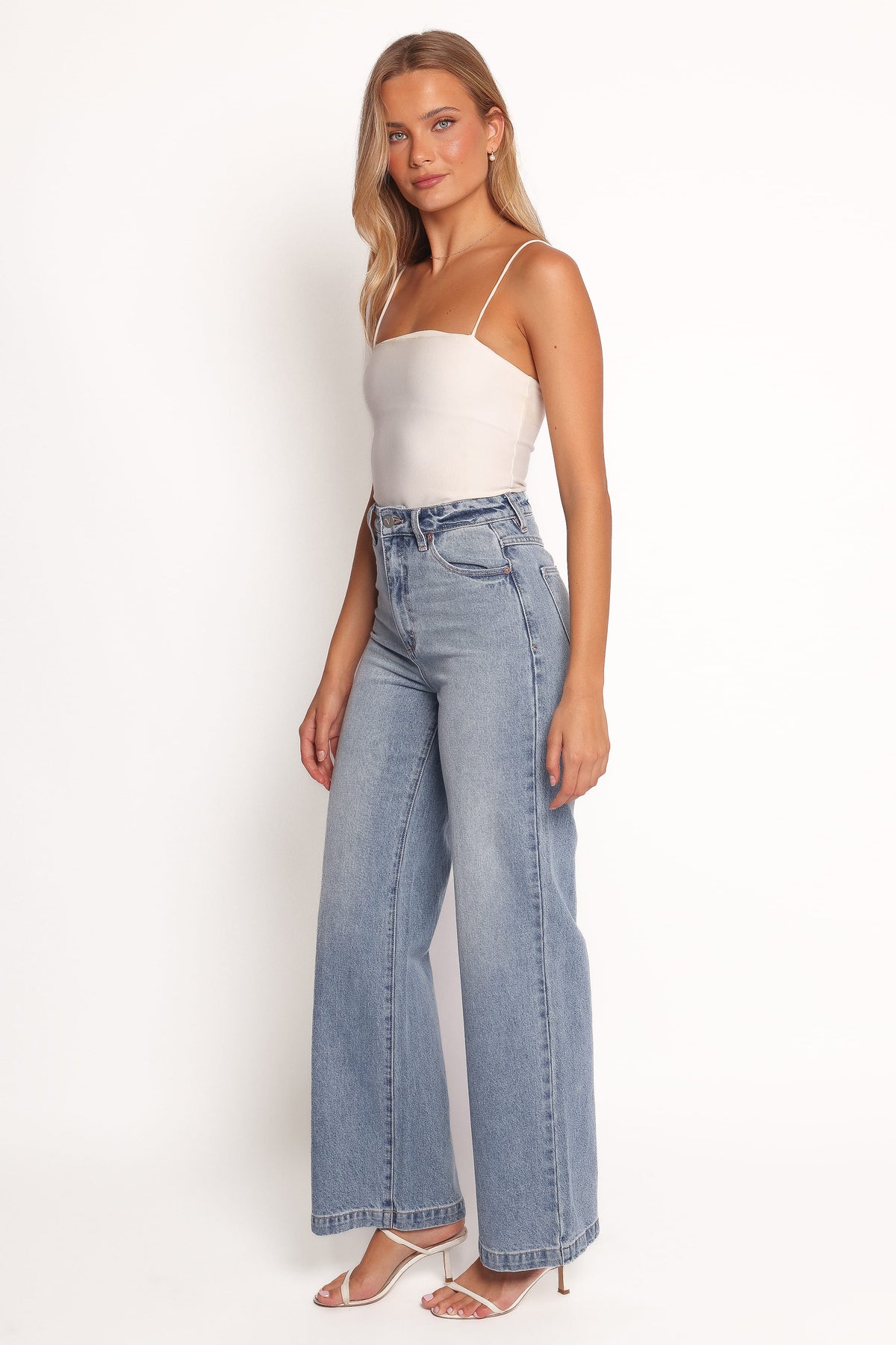 Abrand 94 High Wide Jeans in Liv – view 4 of 9